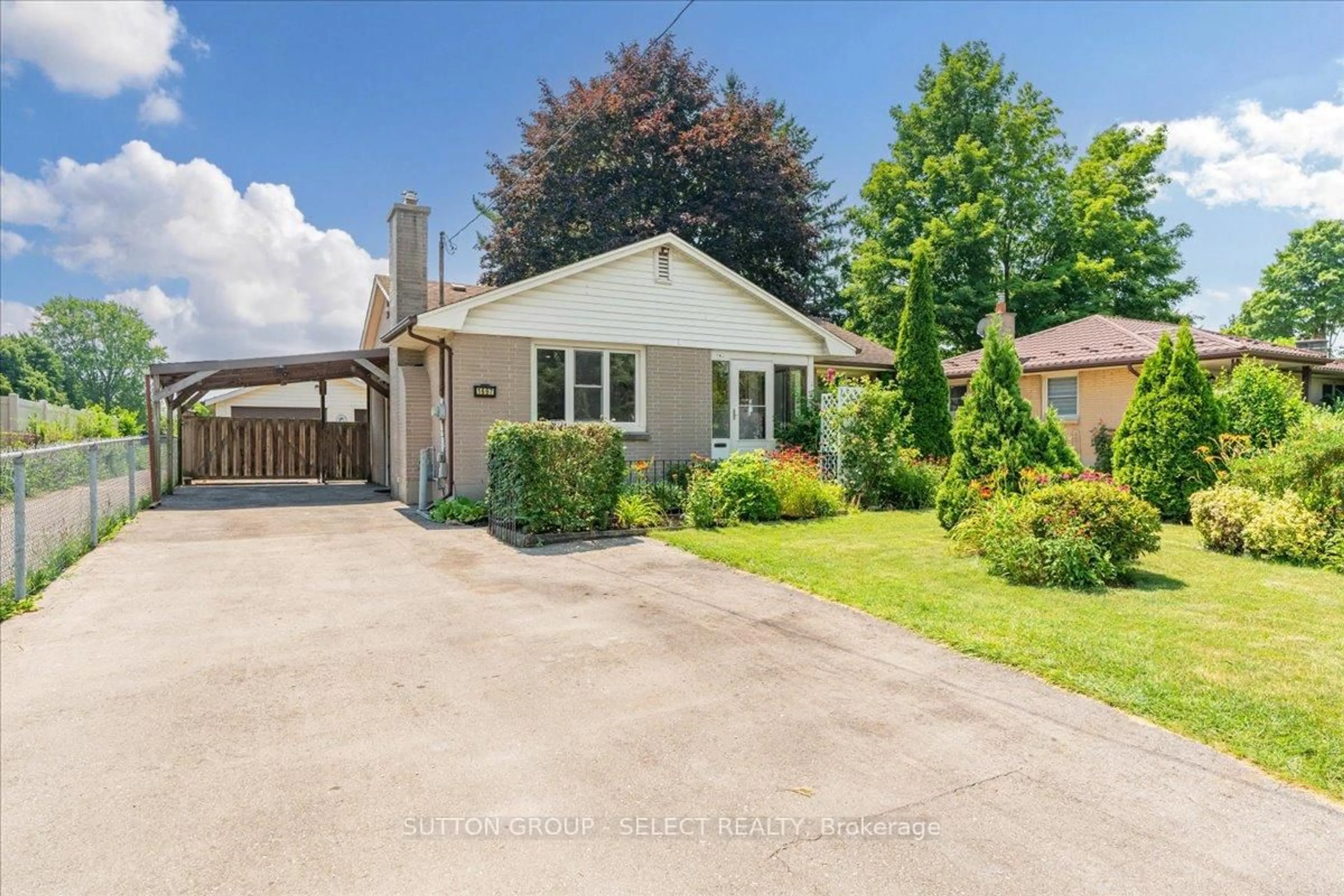 A pic from outside/outdoor area/front of a property/back of a property/a pic from drone, street for 1697 Moffatt Ave, London East Ontario N5W 2A2