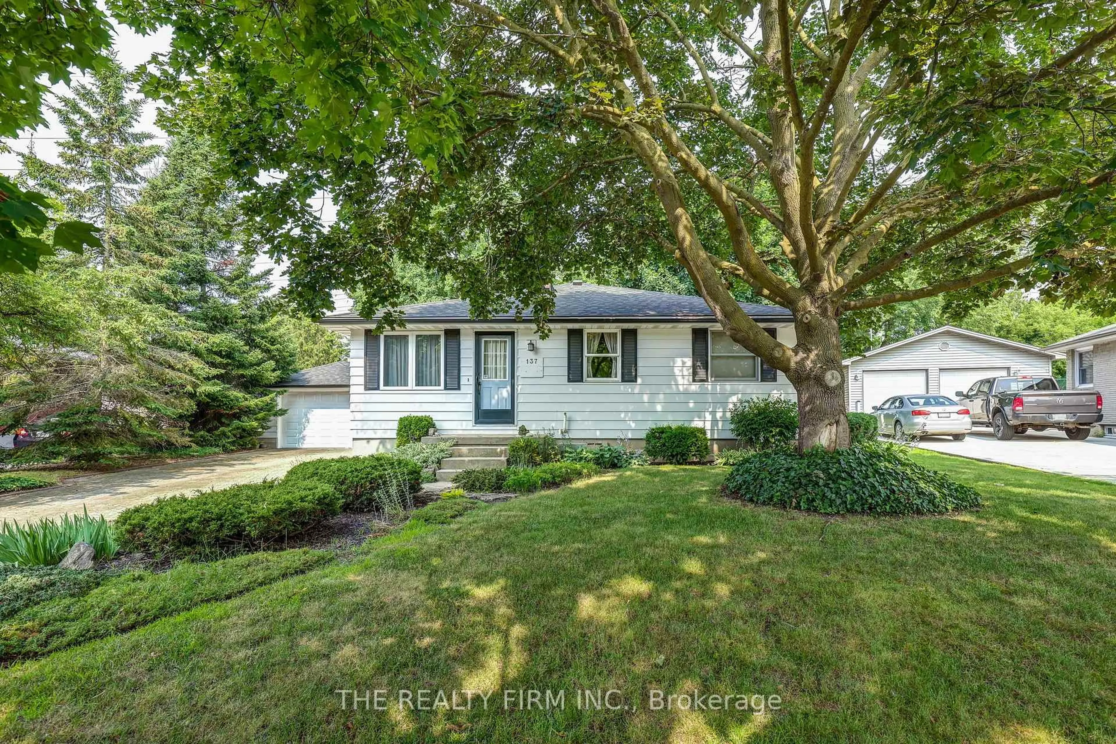 Home with vinyl exterior material, street for 137 Fairmont Ave, London East Ontario N5W 1M1