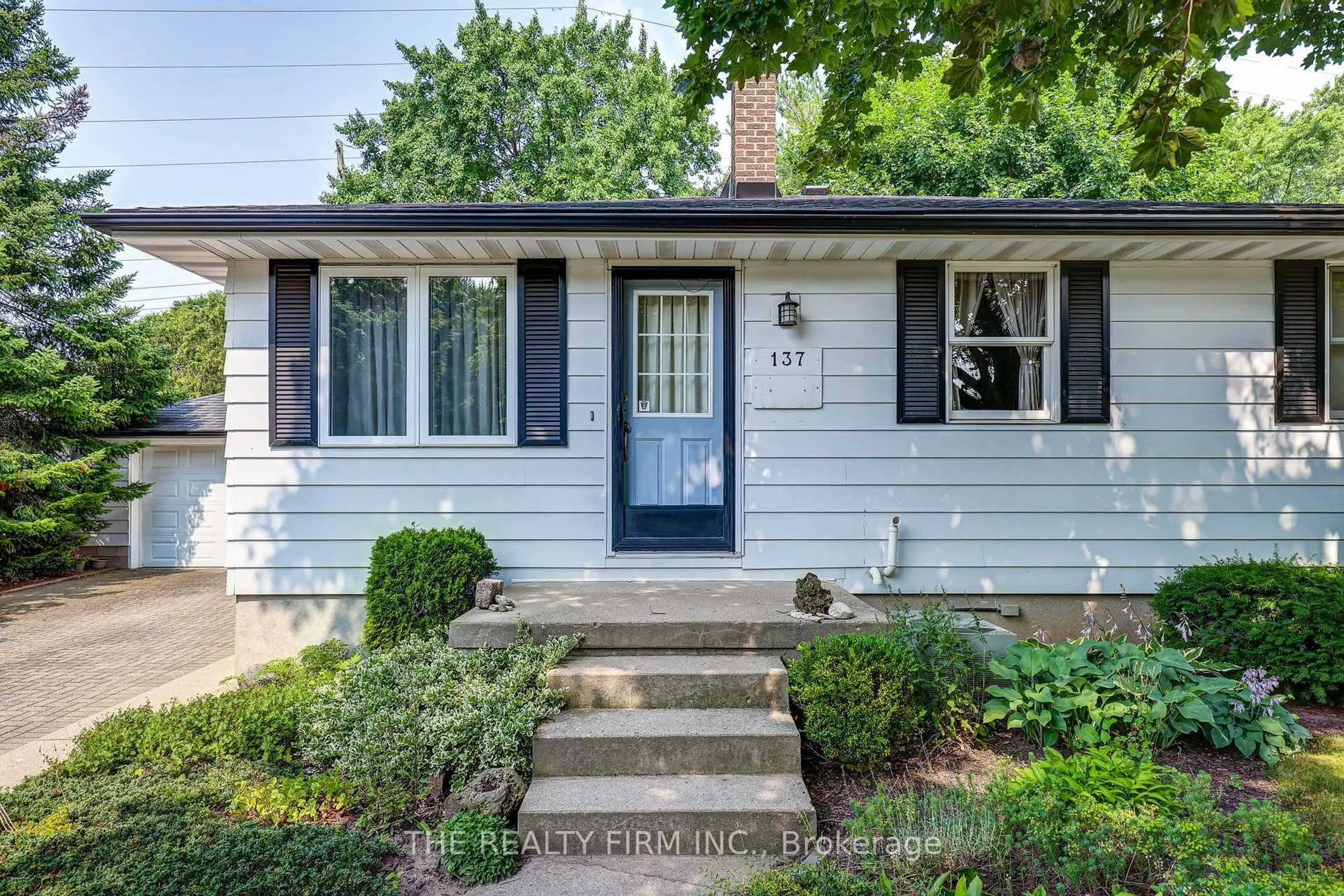 Home with vinyl exterior material, street for 137 Fairmont Ave, London East Ontario N5W 1M1