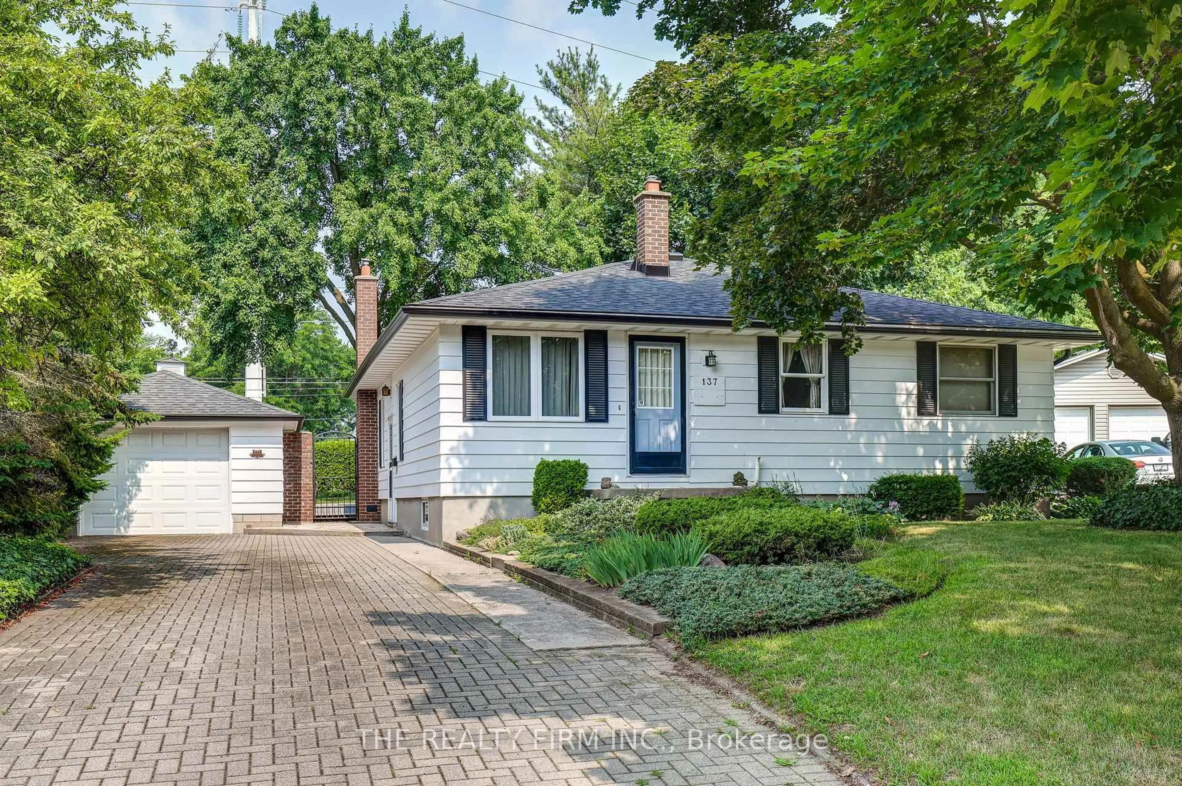Home with vinyl exterior material, street for 137 Fairmont Ave, London East Ontario N5W 1M1
