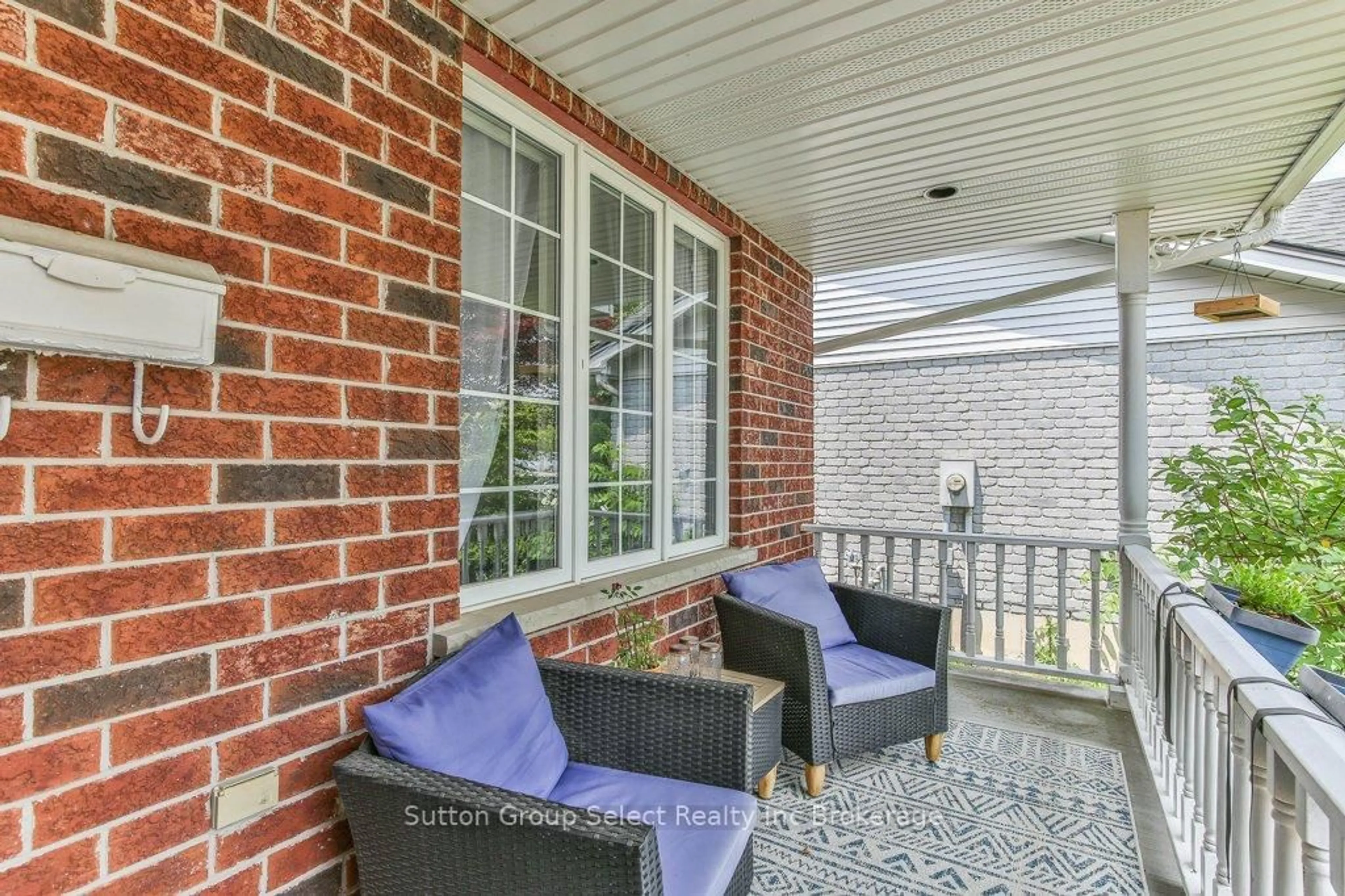 Patio, street for 21 Heron Ave, Woodstock Ontario N4T 1T1