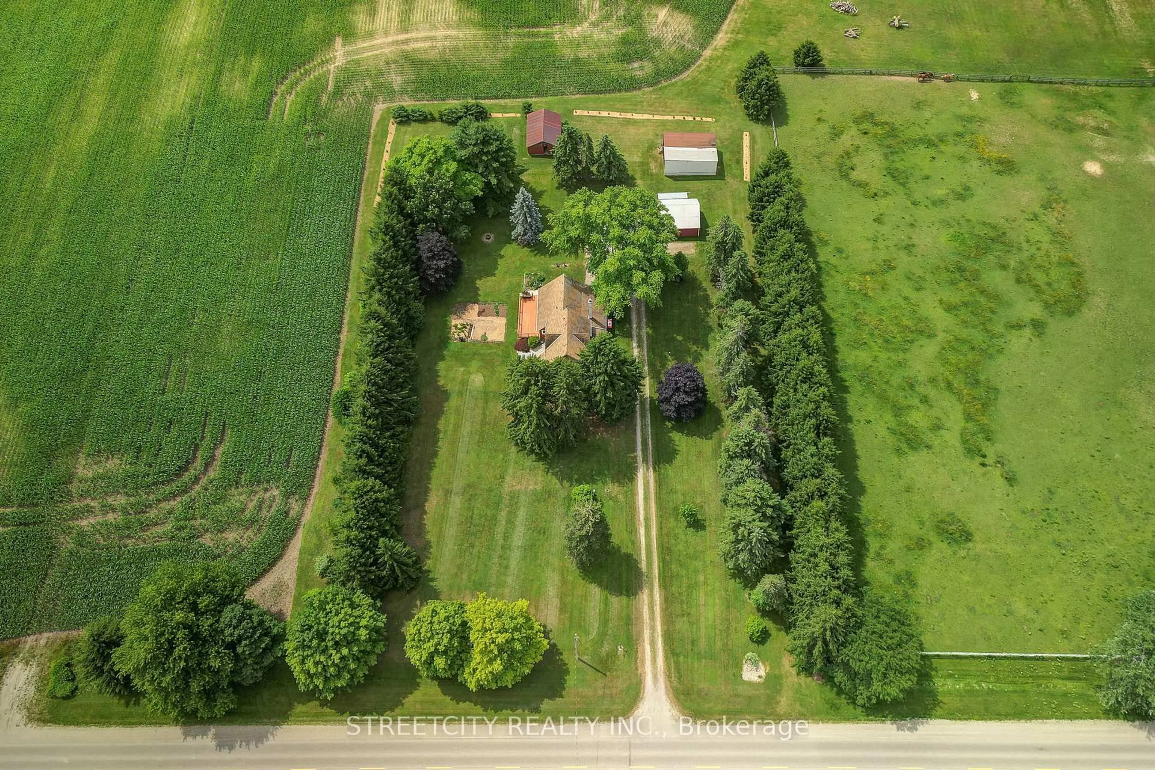 A pic from outside/outdoor area/front of a property/back of a property/a pic from drone, unknown for 45465 John Wise Line, St. Thomas Ontario N5P 3S9