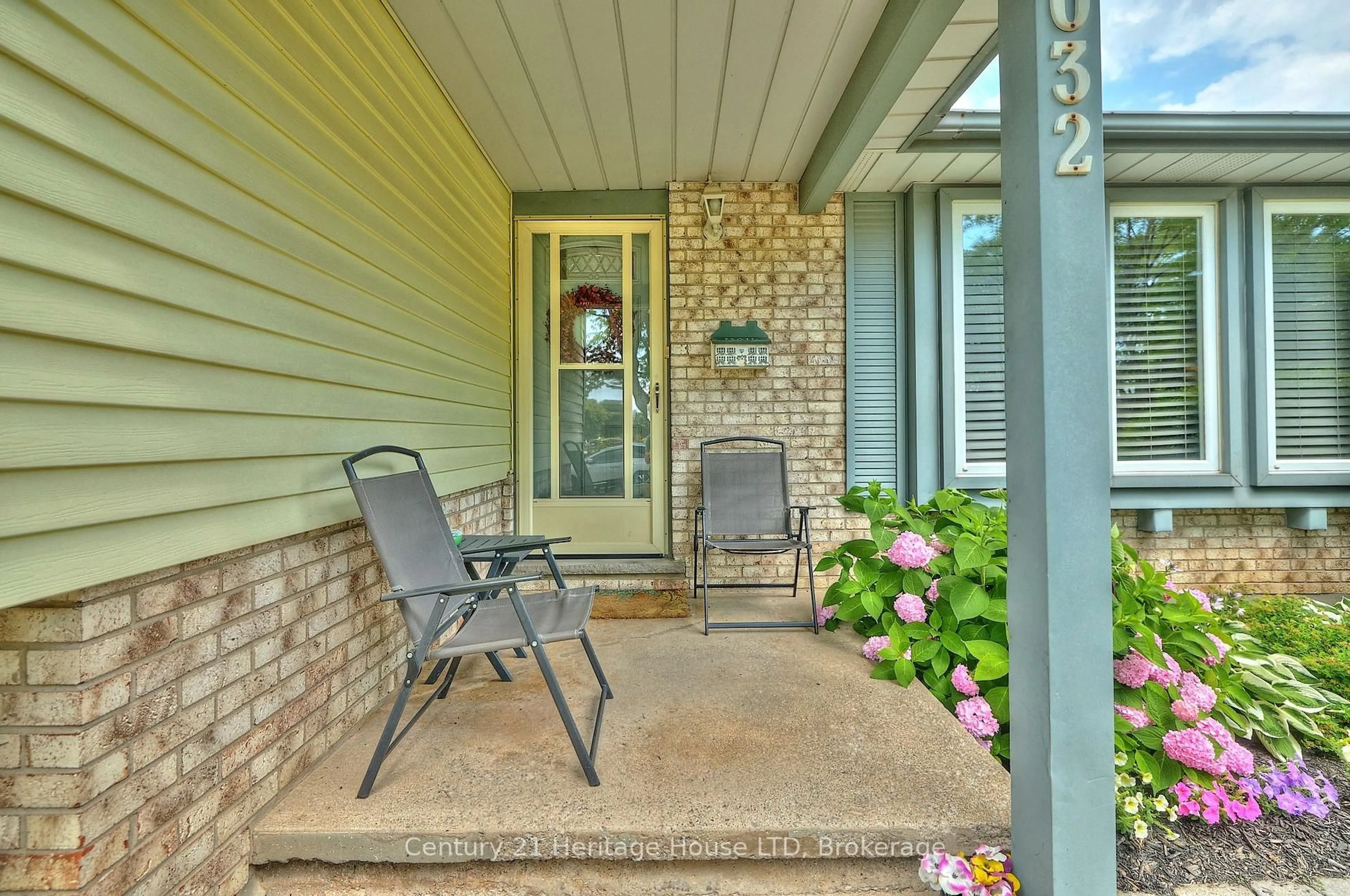 Patio, street for 3032 Olden Ave, Niagara Falls Ontario L2J 3T7