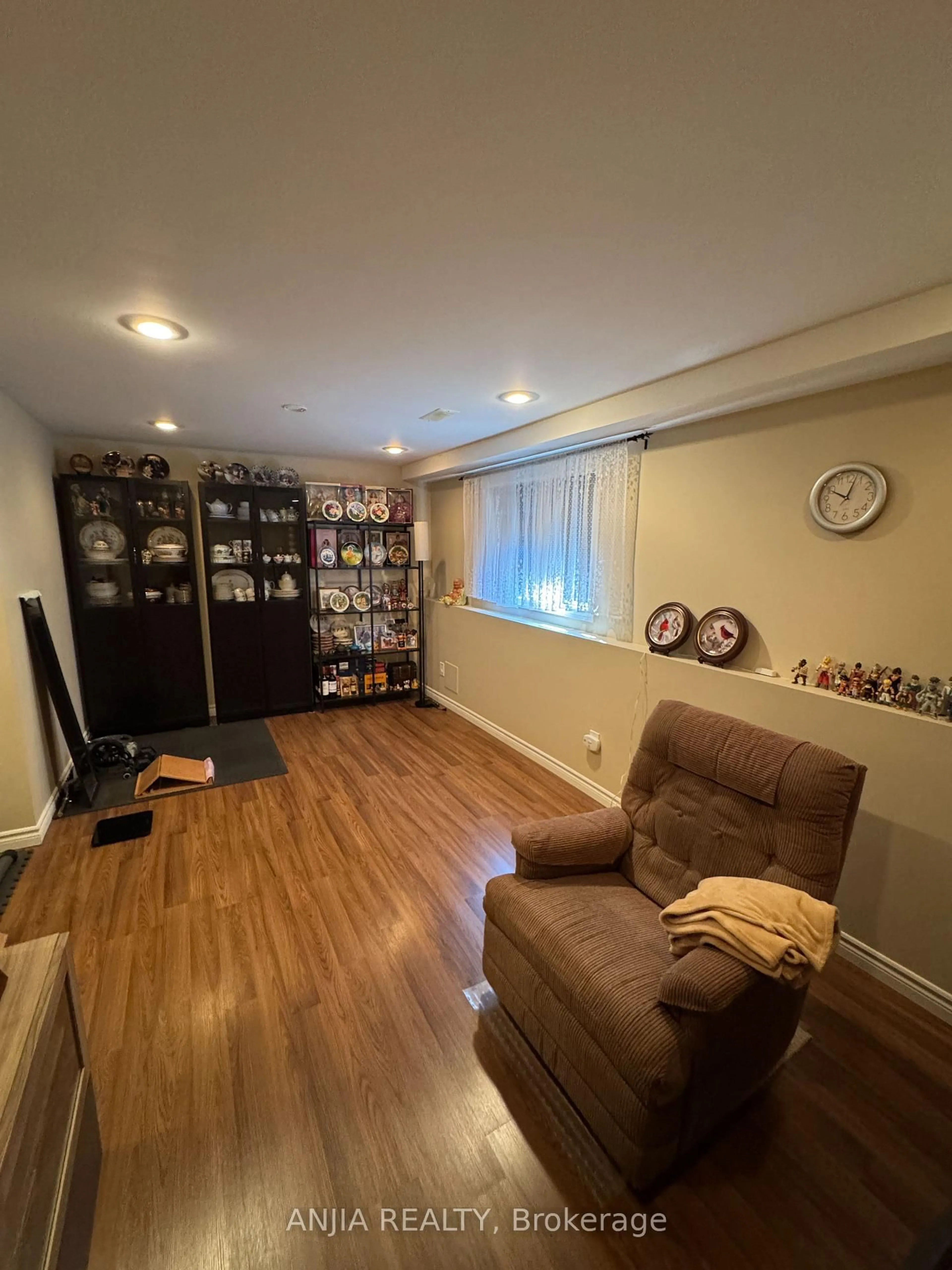 A pic of a room for 39 Panabaker Dr #9, Hamilton Ontario L9G 0A2
