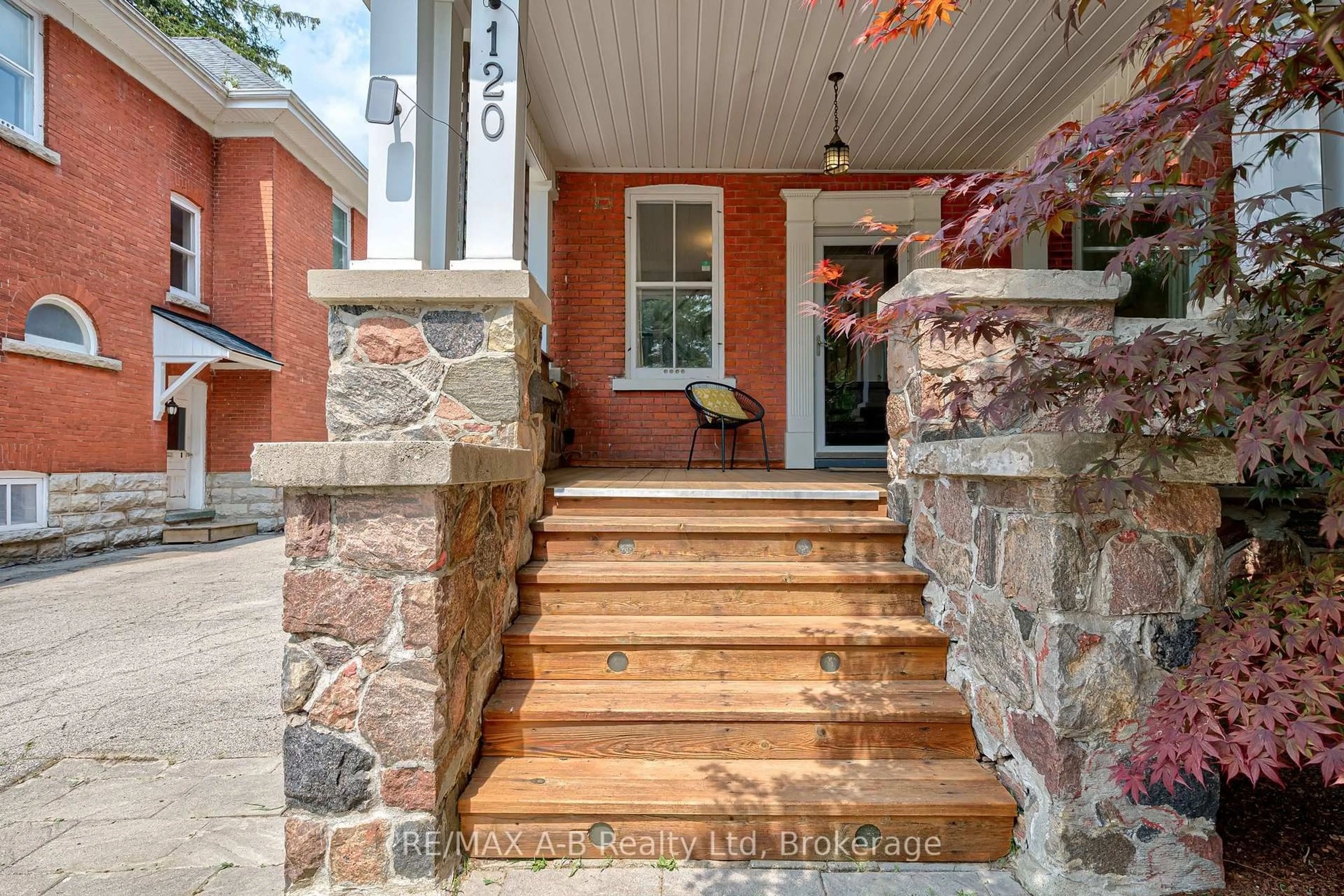 Unknown for 120 John St, Stratford Ontario N5A 6K9