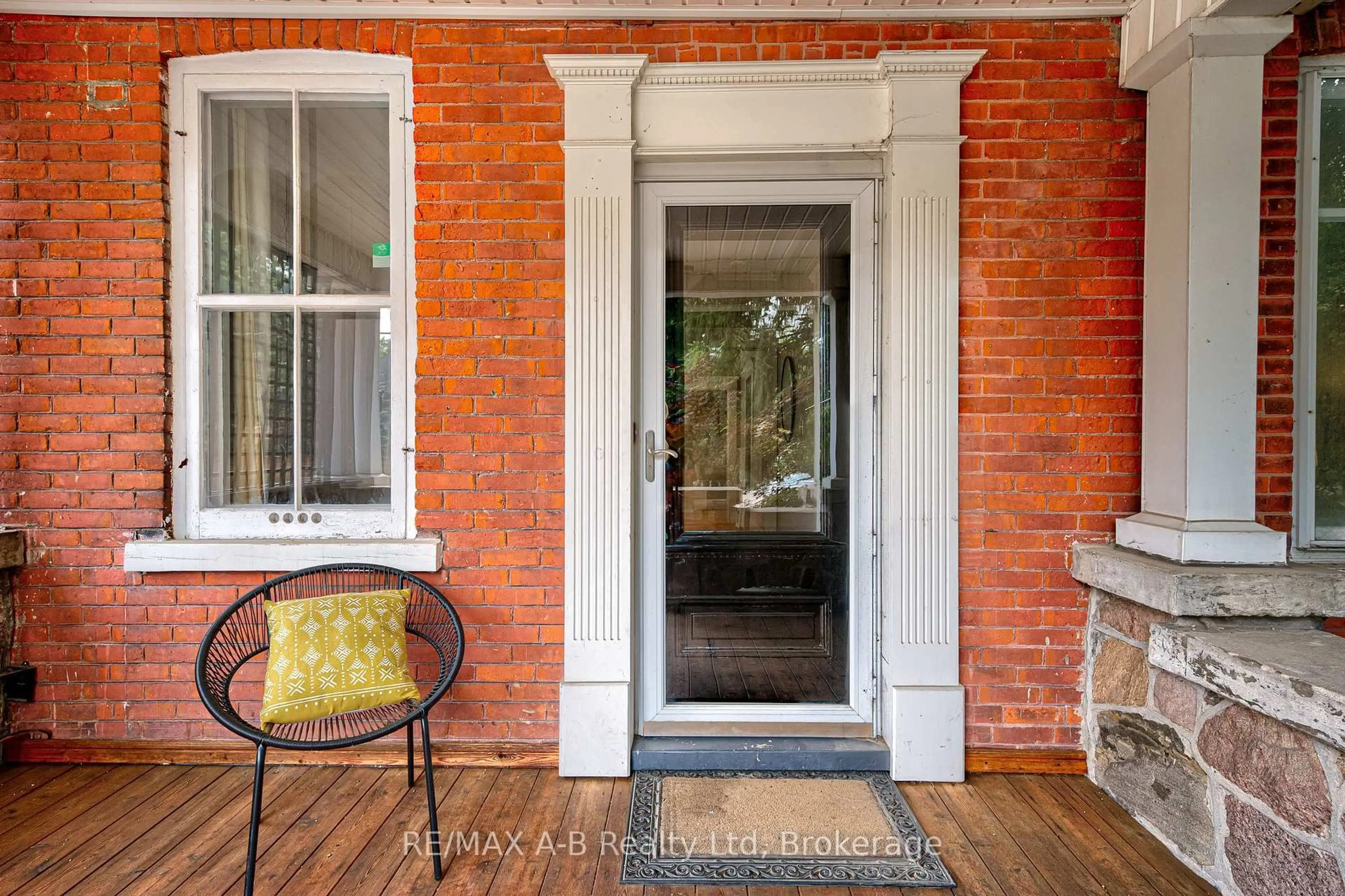 Indoor entryway for 120 John St, Stratford Ontario N5A 6K9