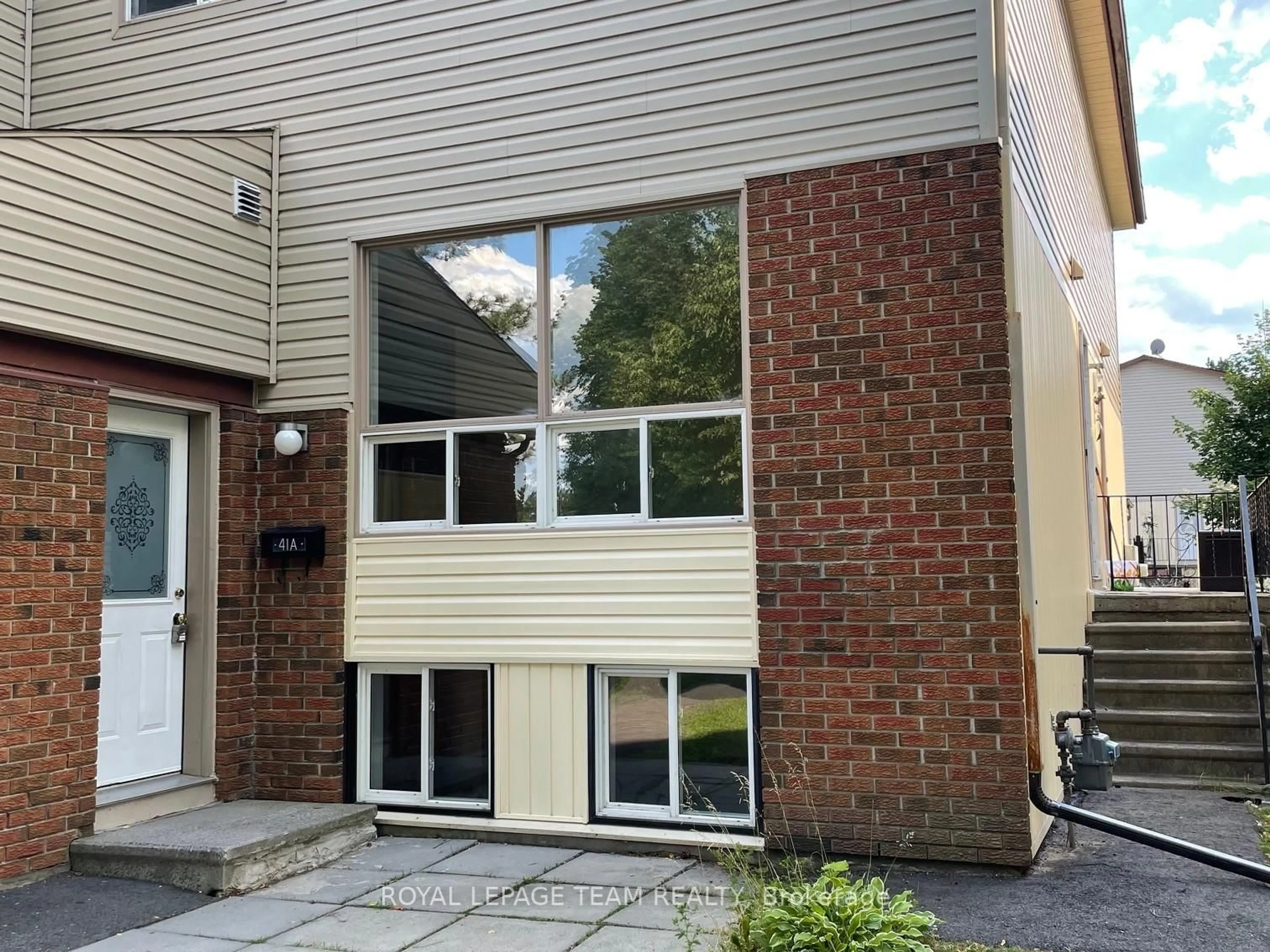 Unknown for 41 Forester Cres #A, Ottawa Ontario K2H 8Y3