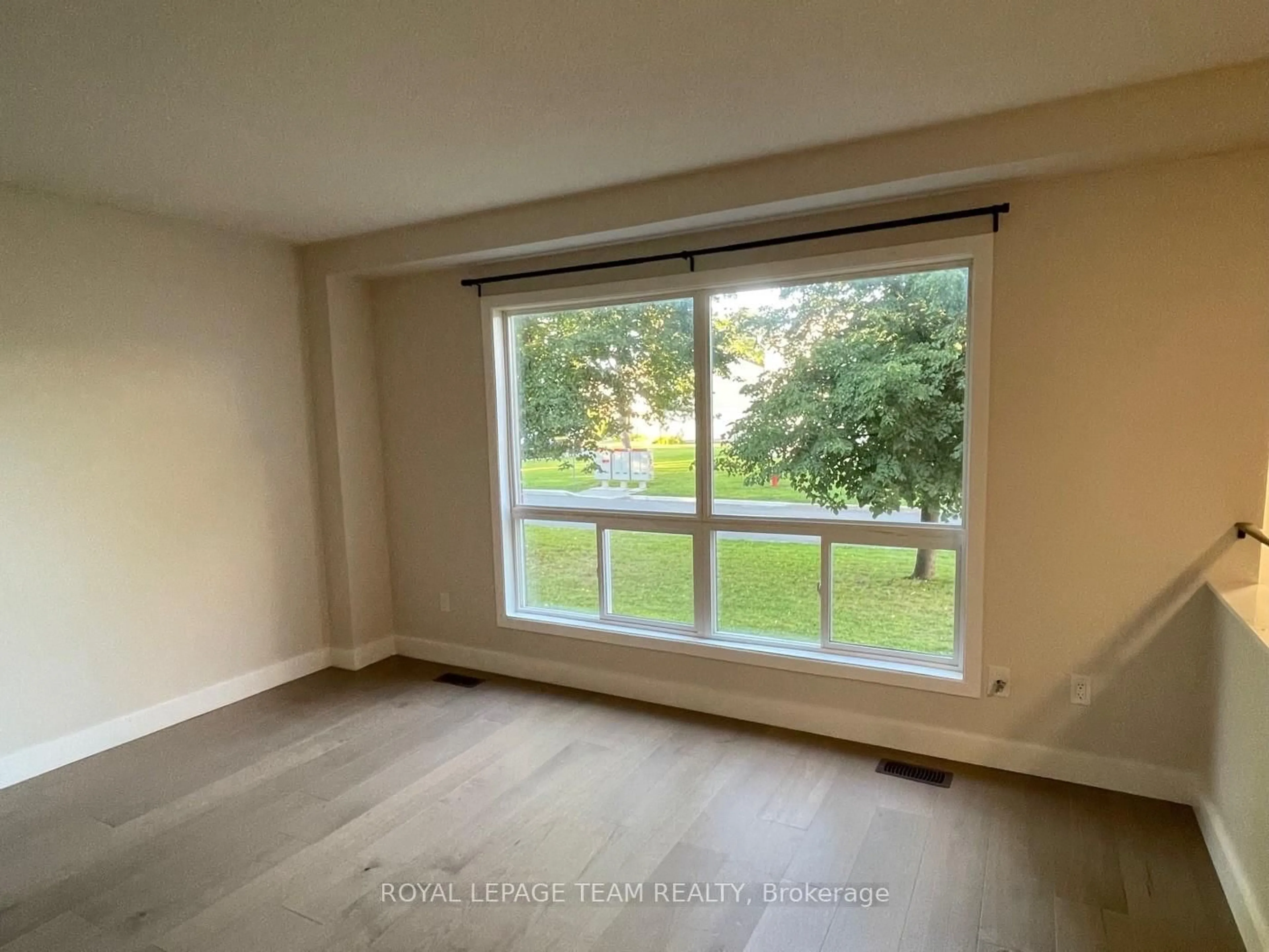A pic of a room for 41 Forester Cres #A, Ottawa Ontario K2H 8Y3