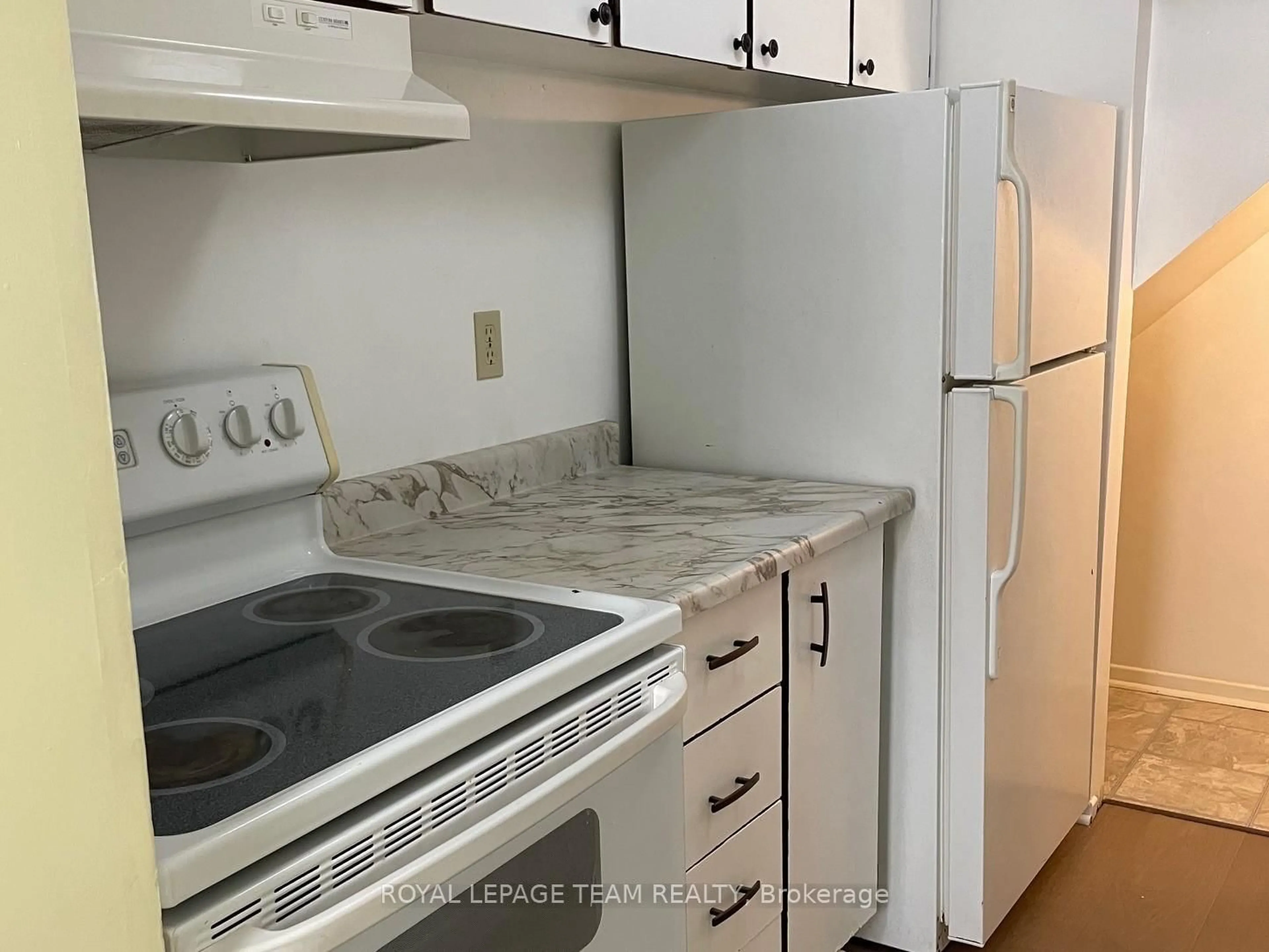 Standard kitchen, unknown for 41 Forester Cres #A, Ottawa Ontario K2H 8Y3