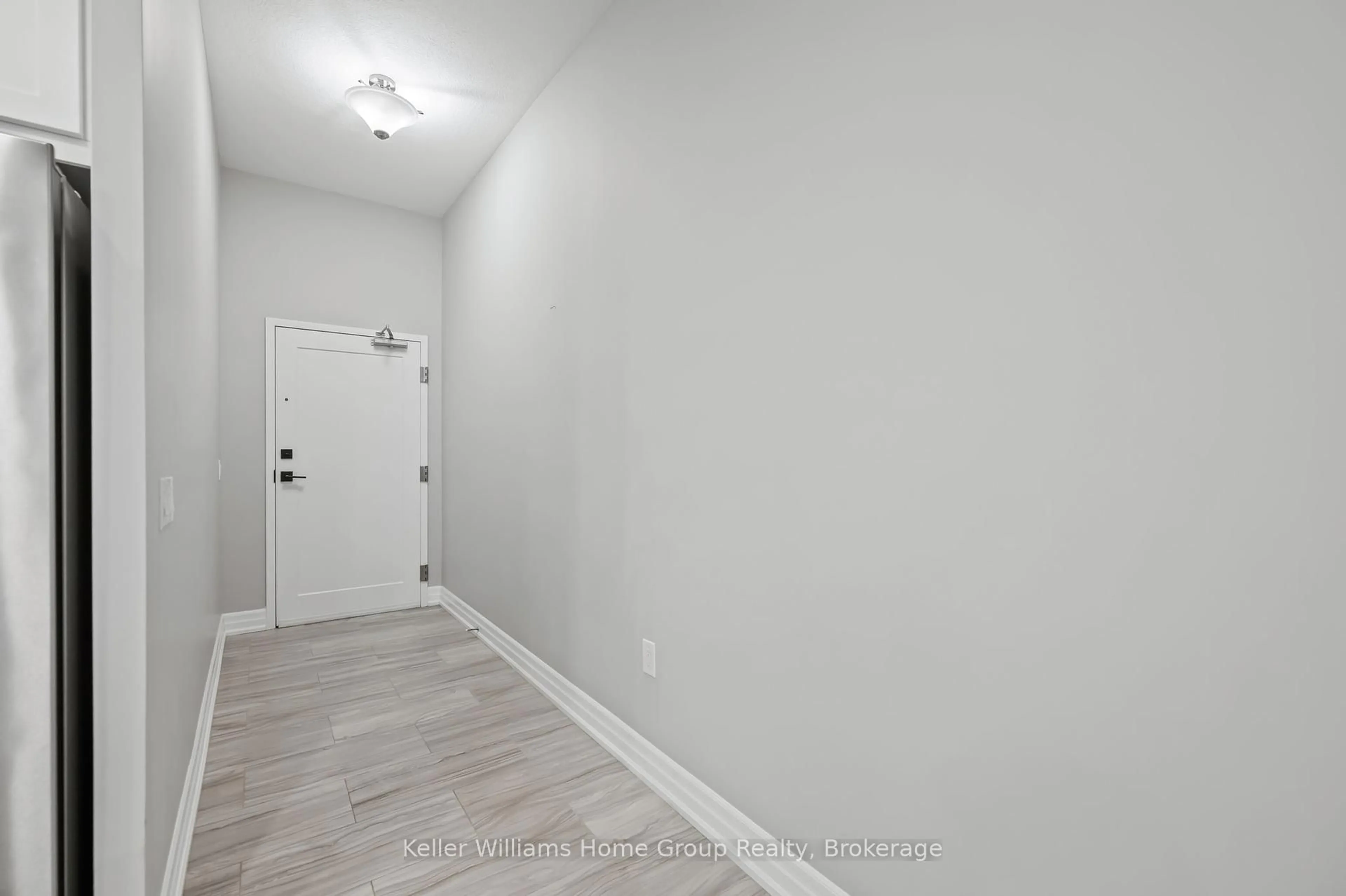 Indoor entryway for 1880 Gordon St #111, Guelph Ontario N1L 1G7