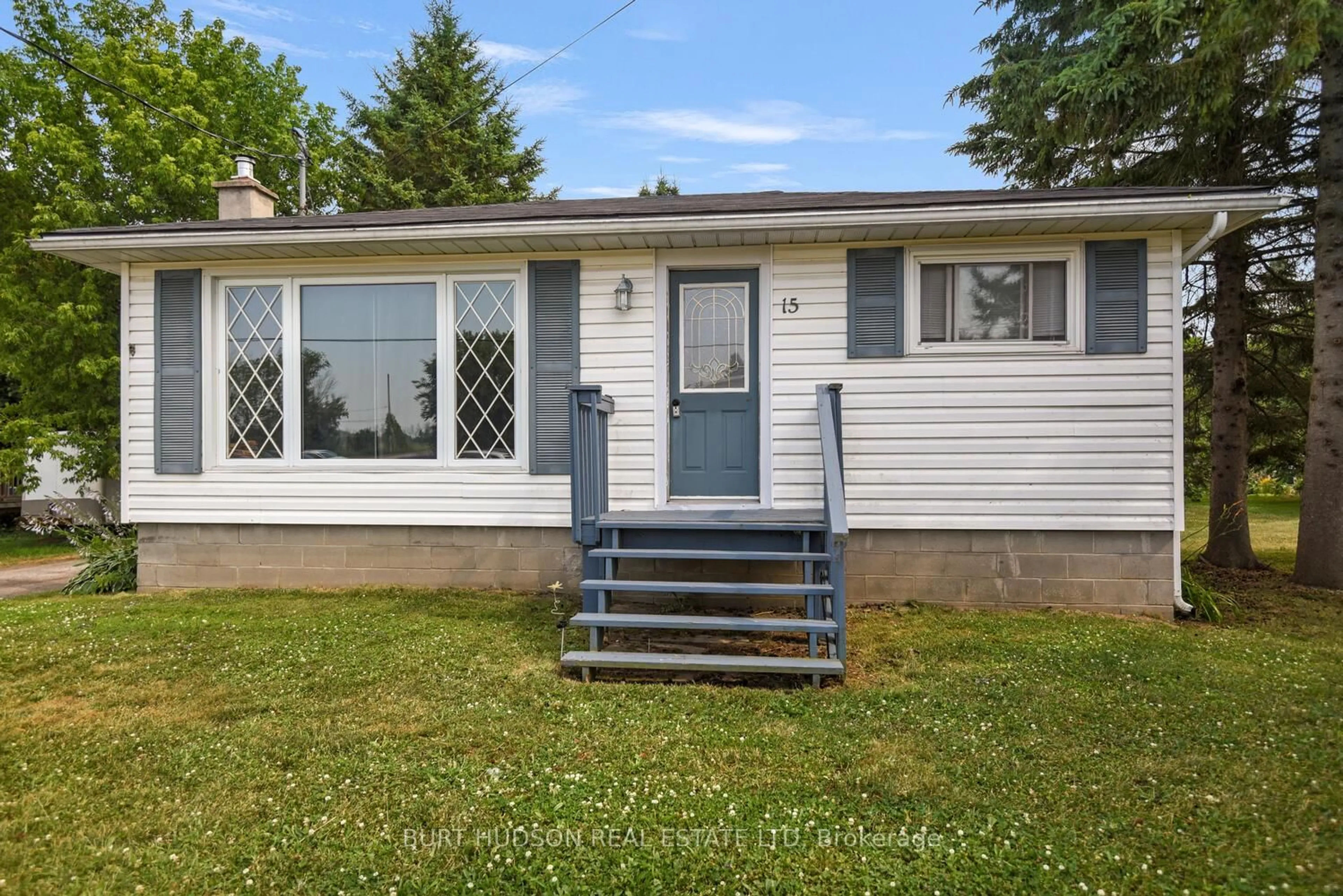 Home with vinyl exterior material, street for 15 Pearl St, Athens Ontario K0E 1B0