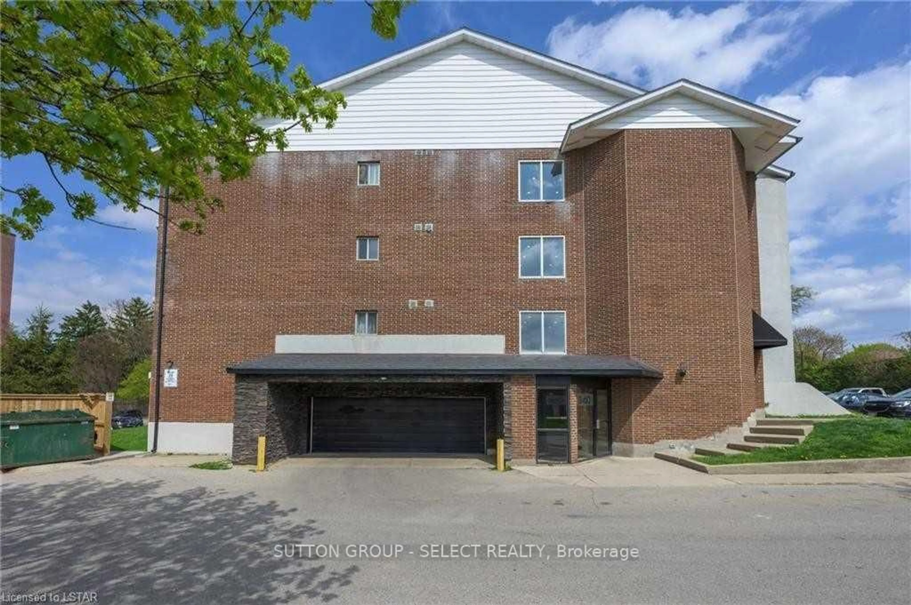 Unknown for 660 Cheapside St, London East Ontario N5Y 3Y2