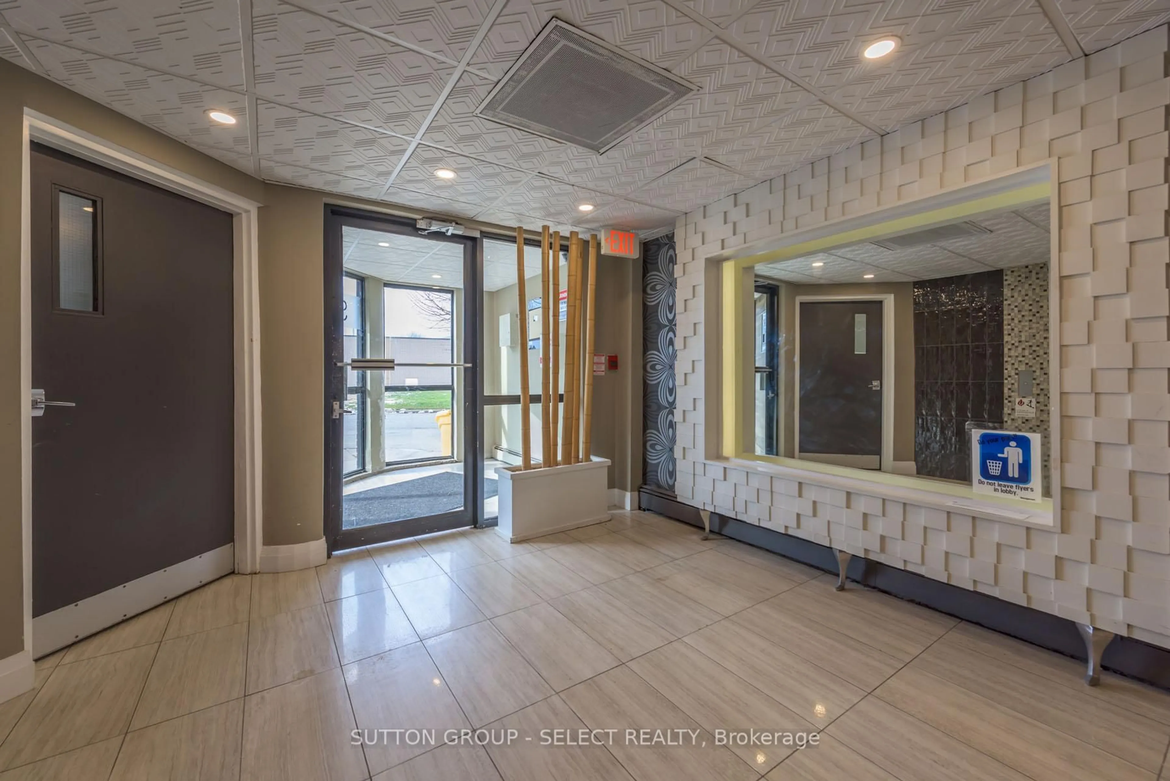 Indoor foyer for 660 Cheapside St, London East Ontario N5Y 3Y2