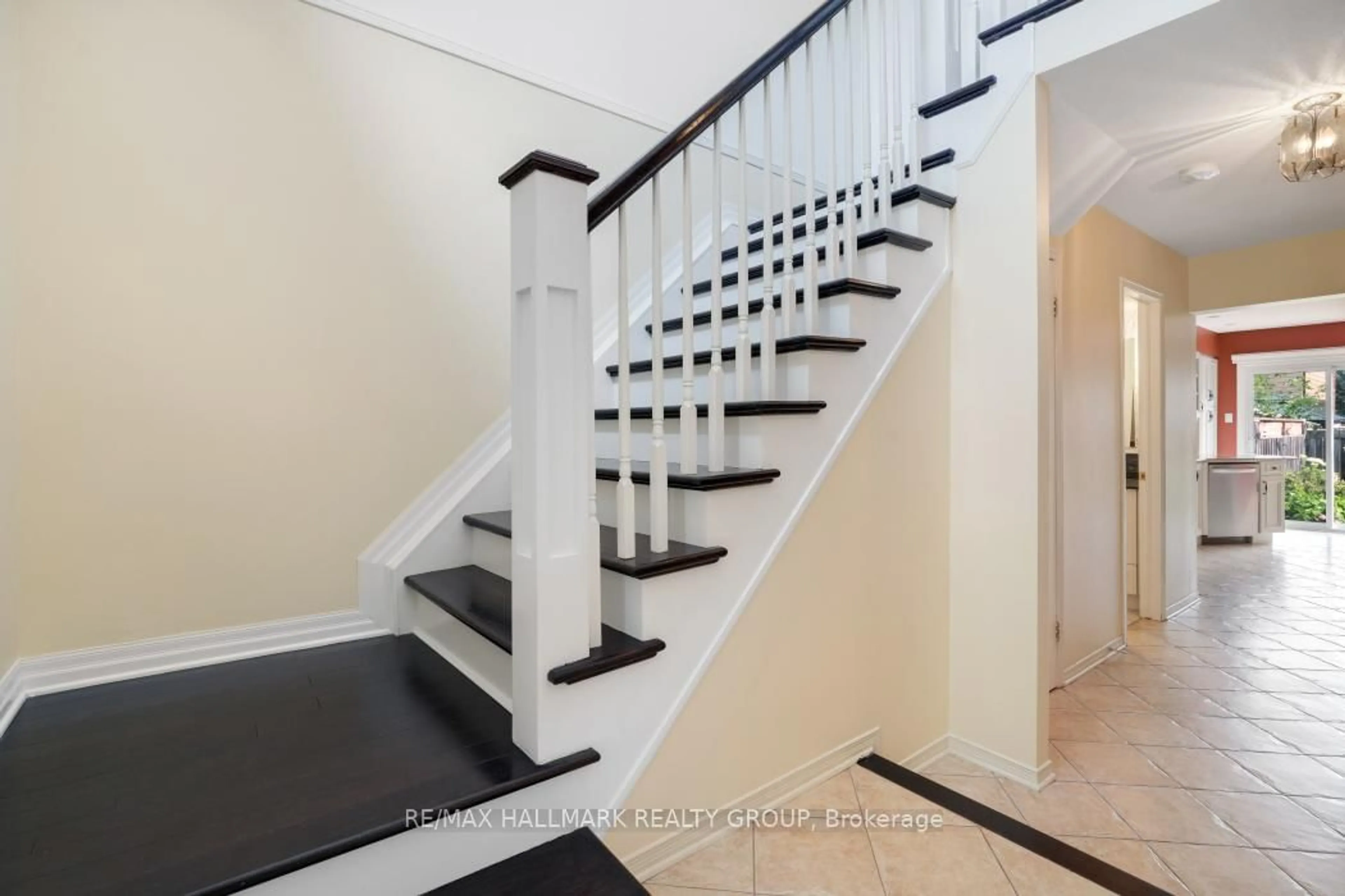 Stairs for 92 Waterton Cres, Ottawa Ontario K2M 1Y5