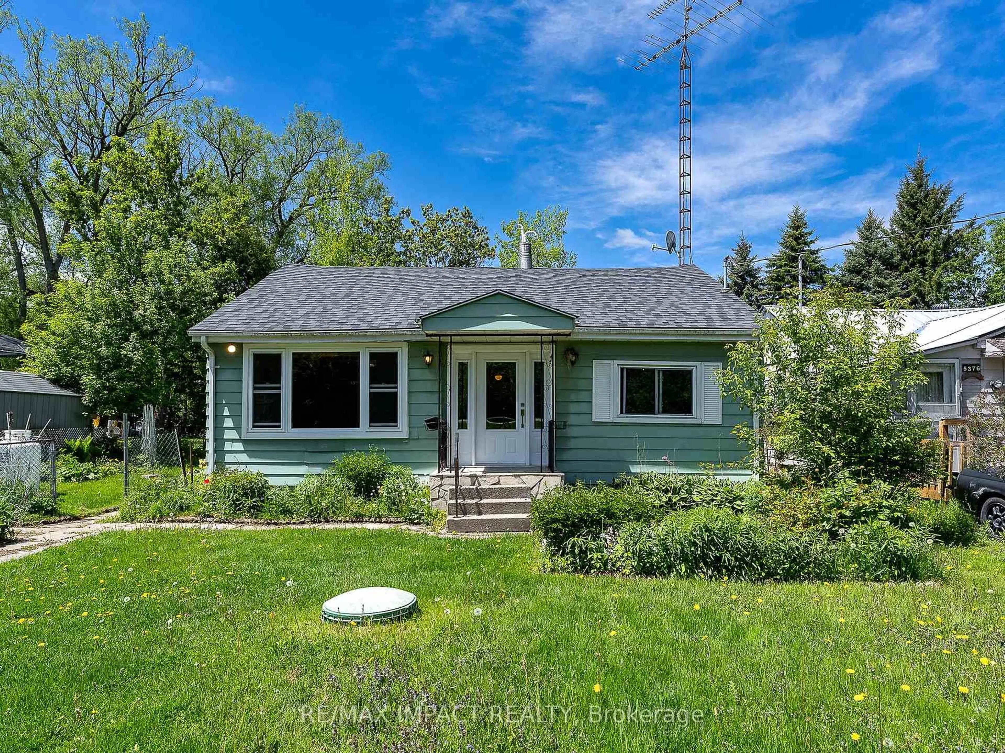 A pic from outside/outdoor area/front of a property/back of a property/a pic from drone, street for 5372 Young St, Hamilton Township Ontario K0K 2H0