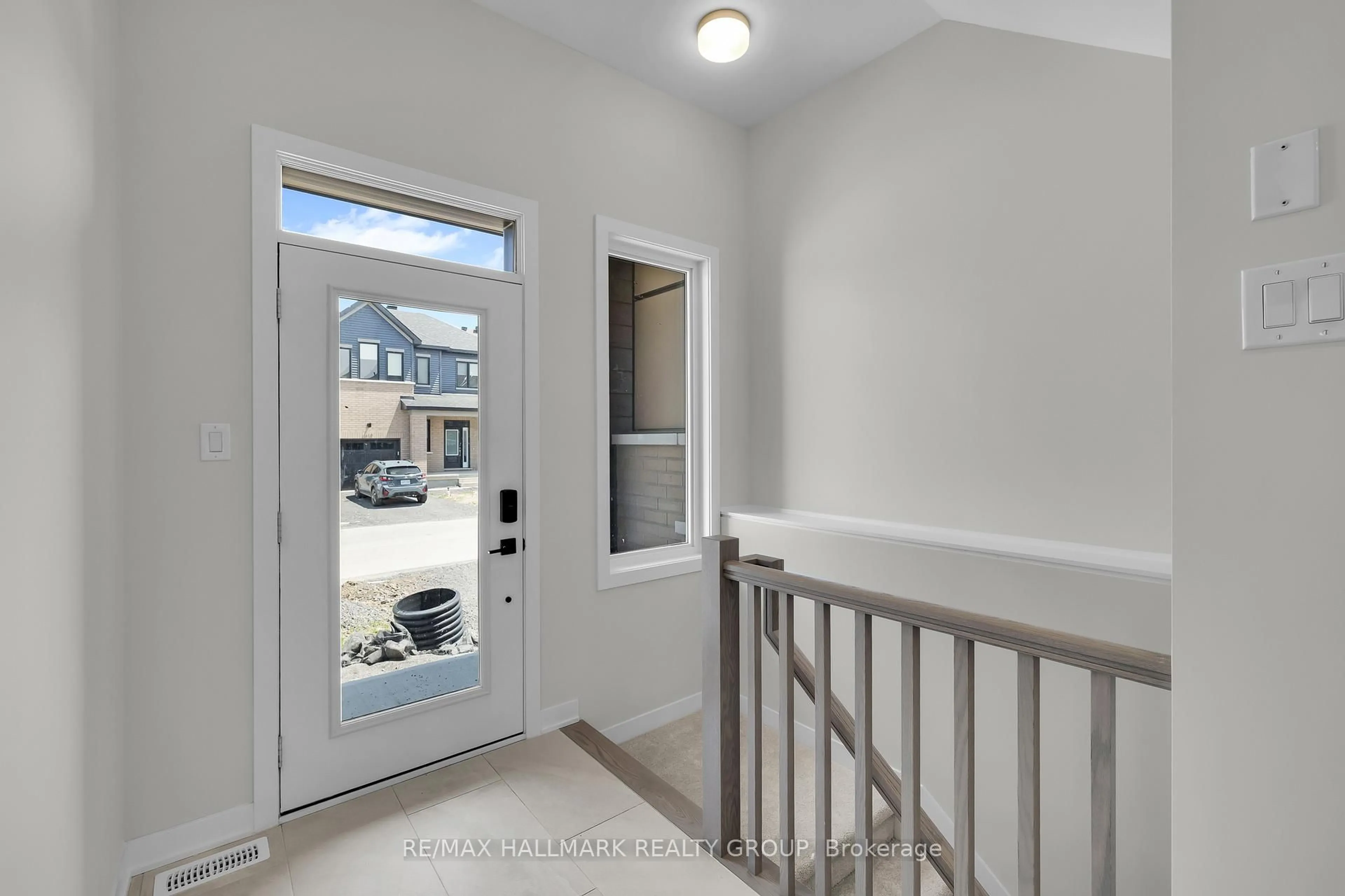 Indoor entryway for 407 Euphoria Cres, Barrhaven Ontario K2J 7M7