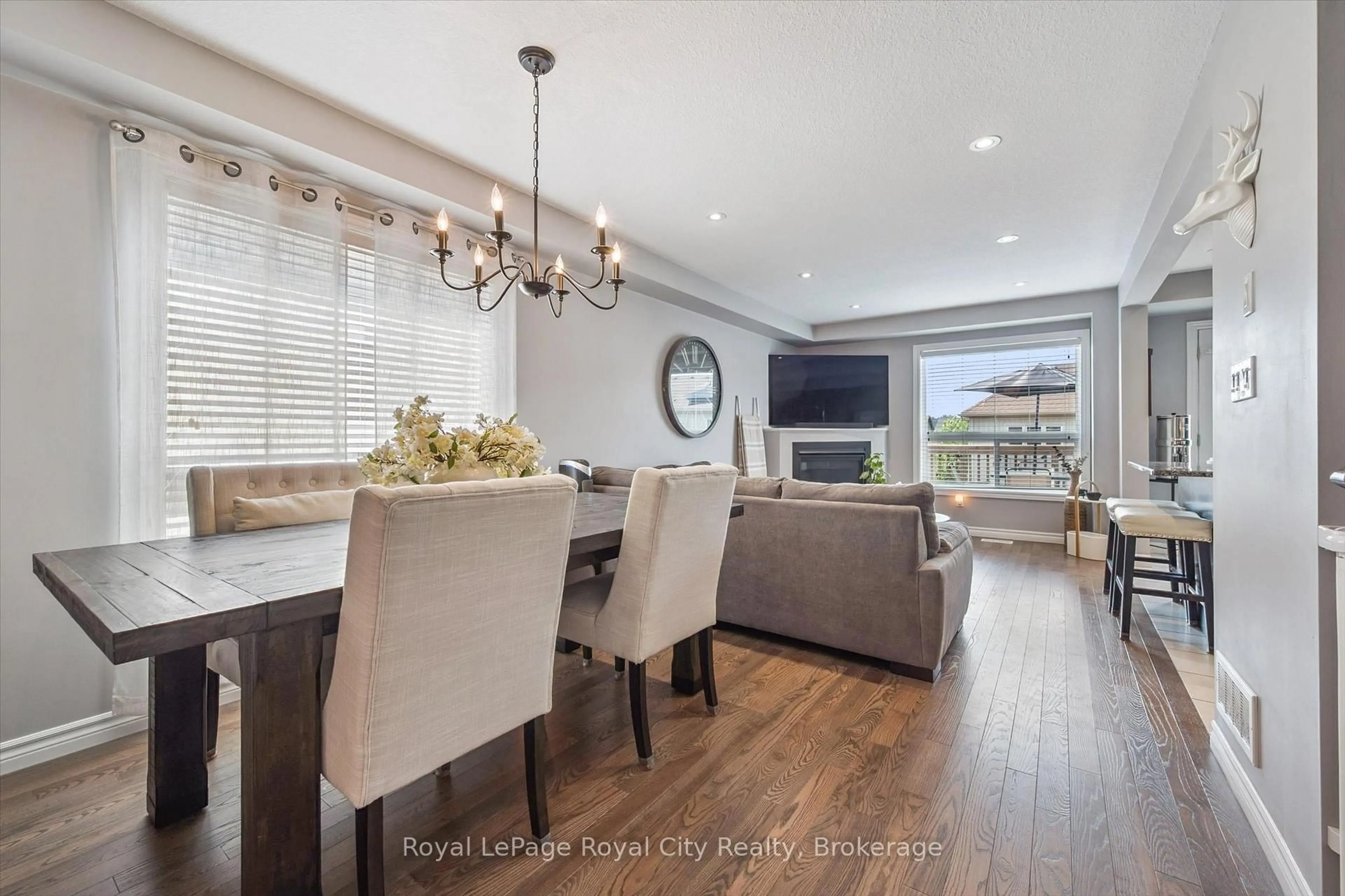 Open concept kitchen, wood/laminate floor for 32 Jeffrey Dr, Guelph Ontario N1E 0M4
