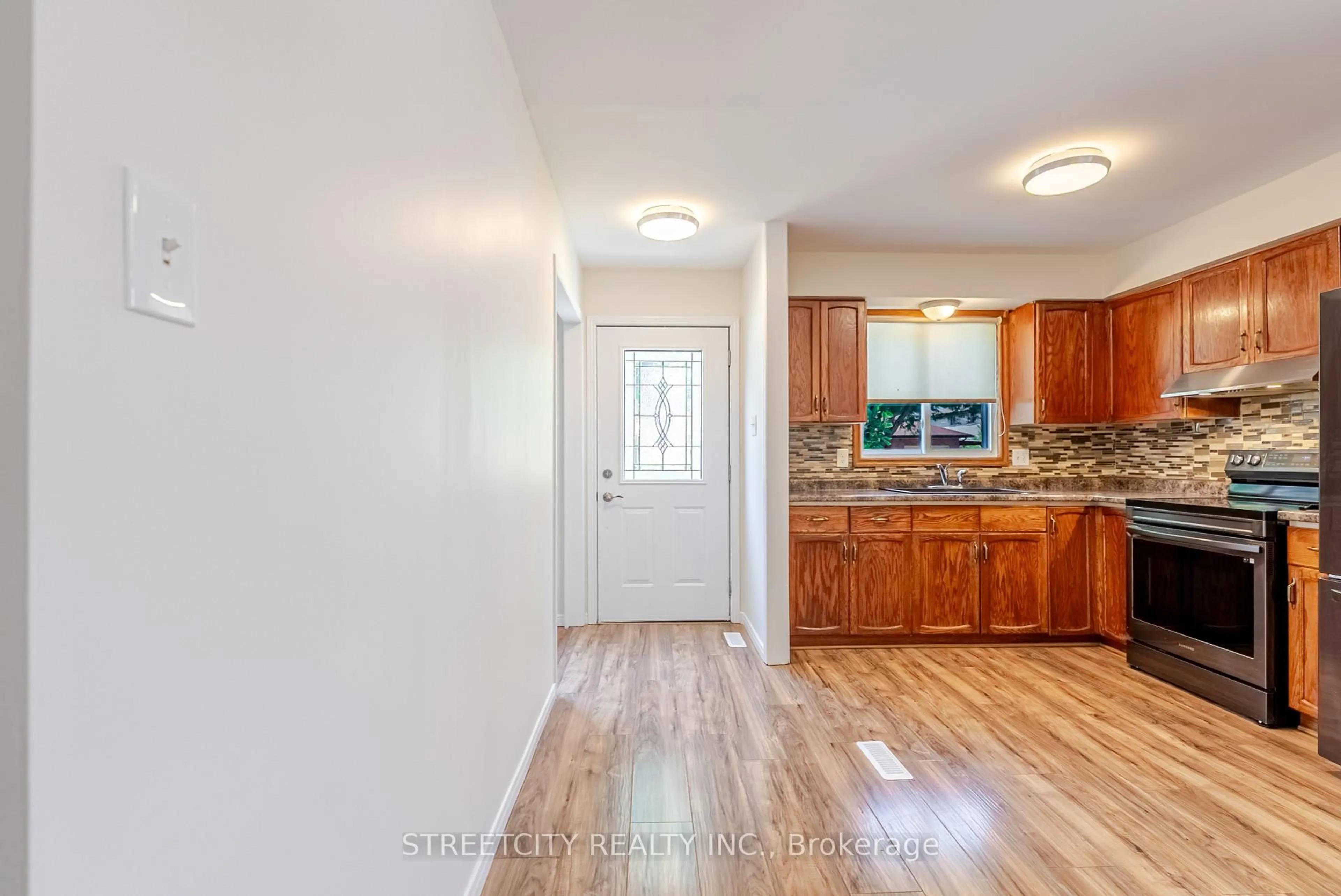 Unknown for 20 Fairchild Cres, London South Ontario N6E 3E2