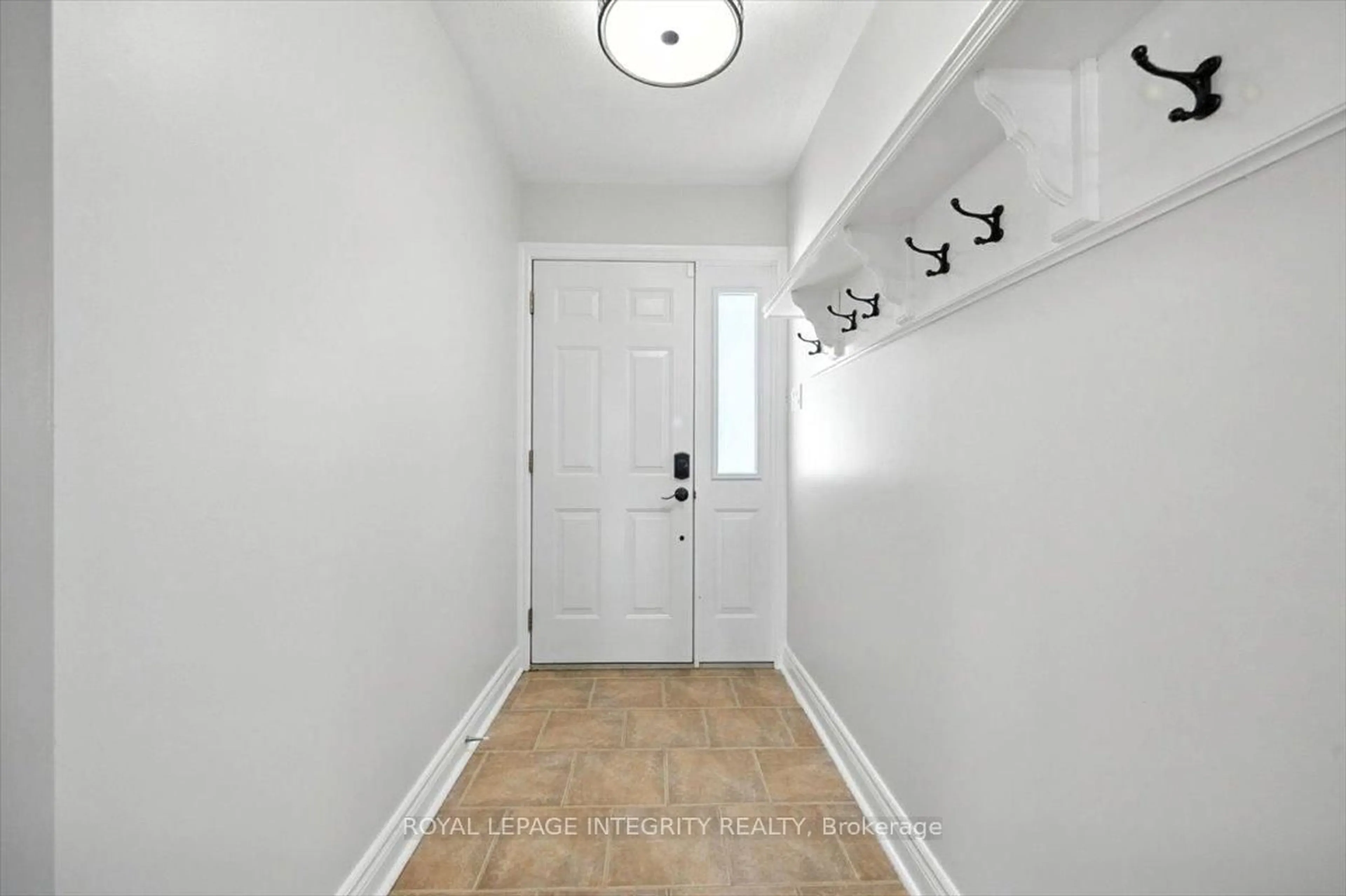 Indoor entryway for 737 Farmbrook Cres, Orleans Ontario K4A 2L5