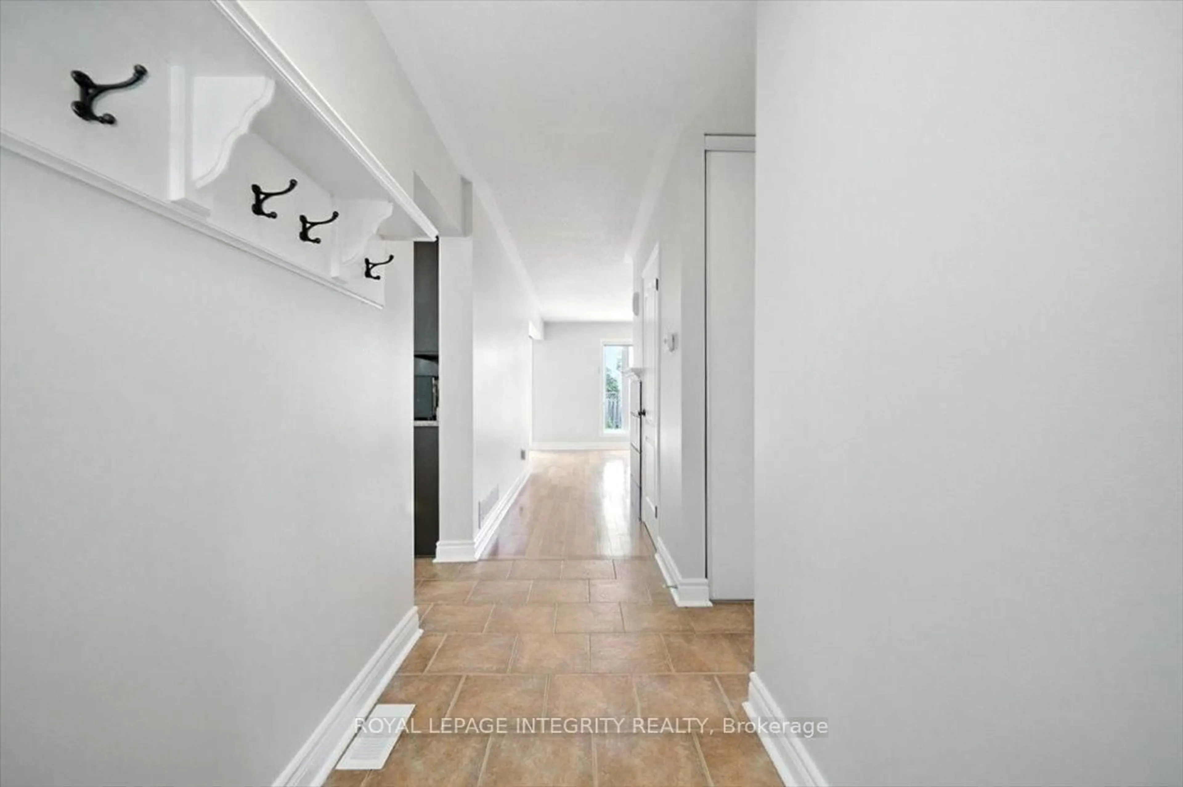 Indoor entryway for 737 Farmbrook Cres, Orleans Ontario K4A 2L5