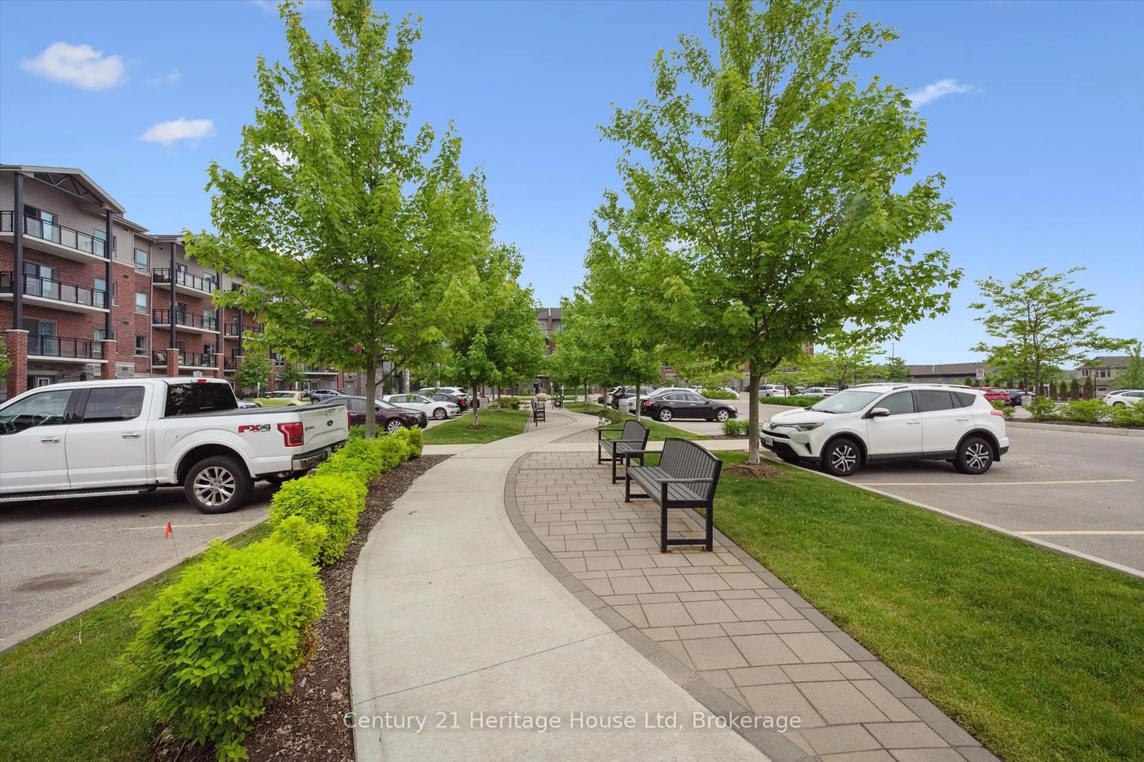 Patio, street for 35 Kingsbury Sq #223, Guelph Ontario N1L 0J4