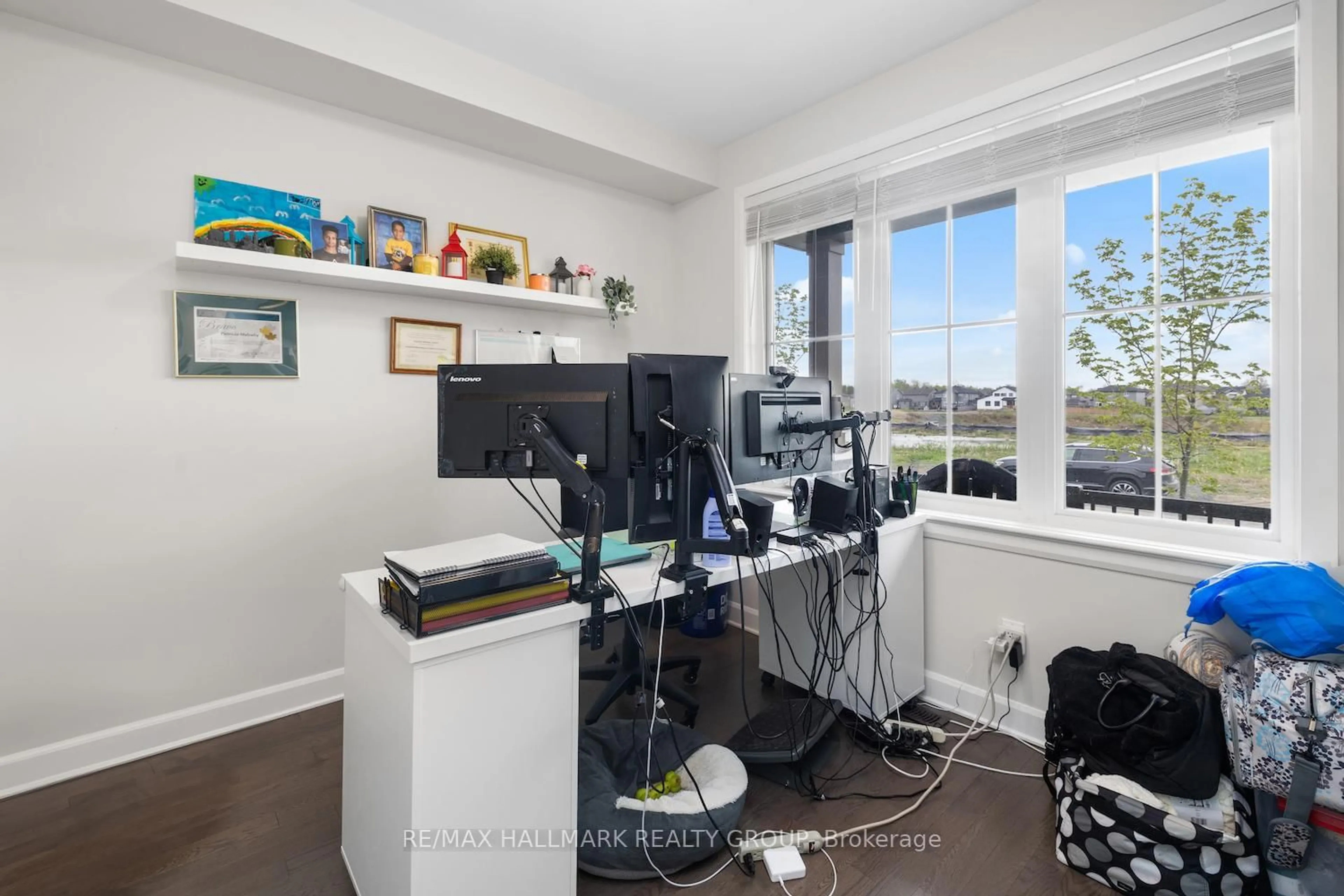 A pic of a room for 805 Gamble Dr, Russell Ontario K4R 0G6