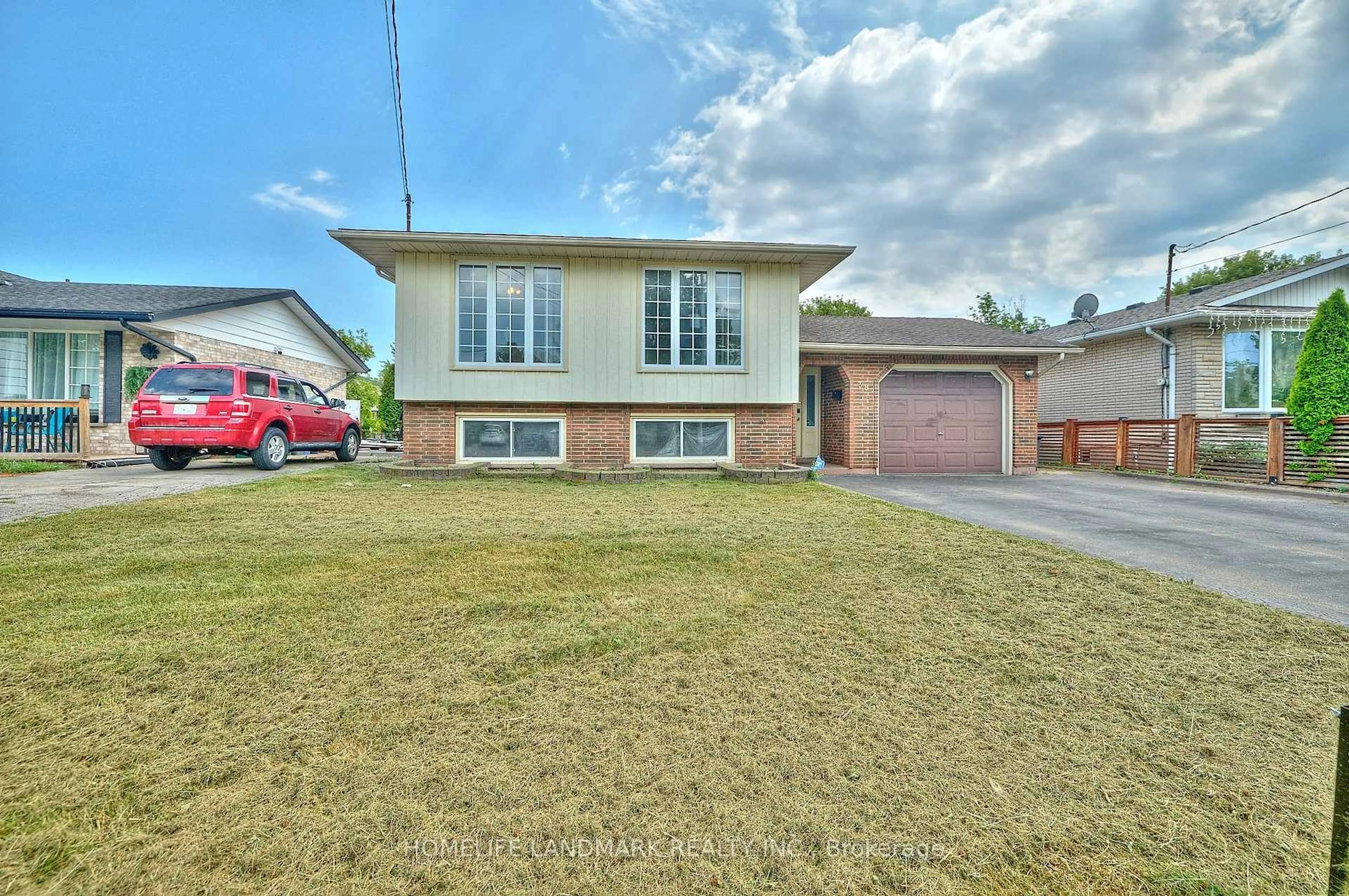 Home with brick exterior material, street for 38 Dunvegan Rd, St. Catharines Ontario L2P 1H6