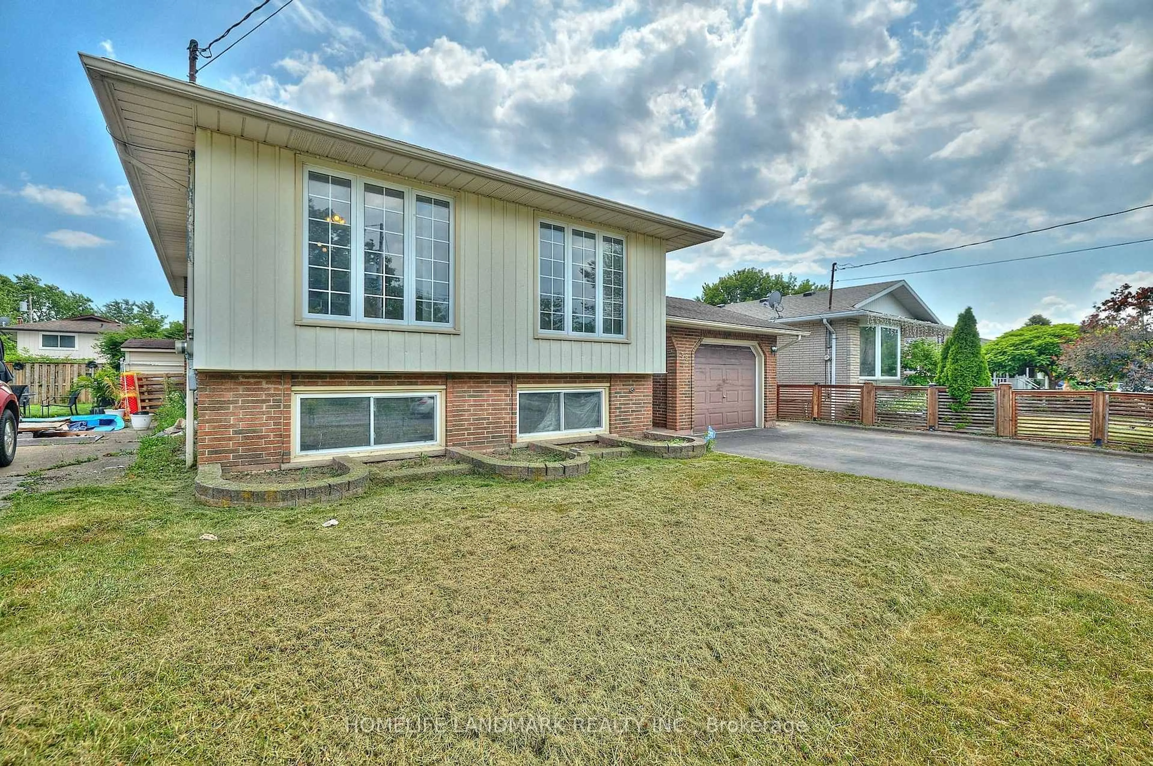 Home with brick exterior material, street for 38 Dunvegan Rd, St. Catharines Ontario L2P 1H6