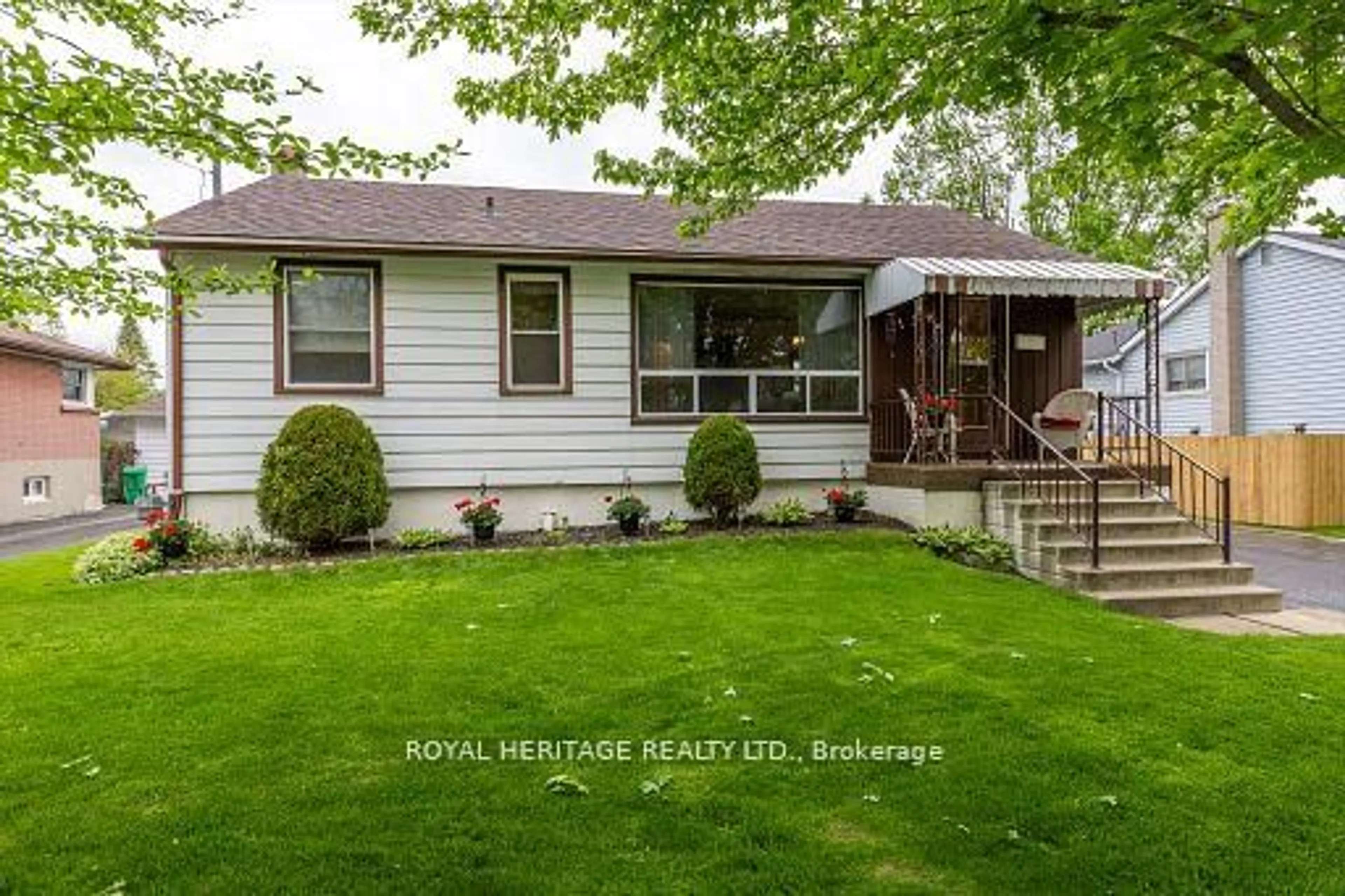 Home with vinyl exterior material, street for 126 Goodfellow Rd, Peterborough Central Ontario K9J 5X1