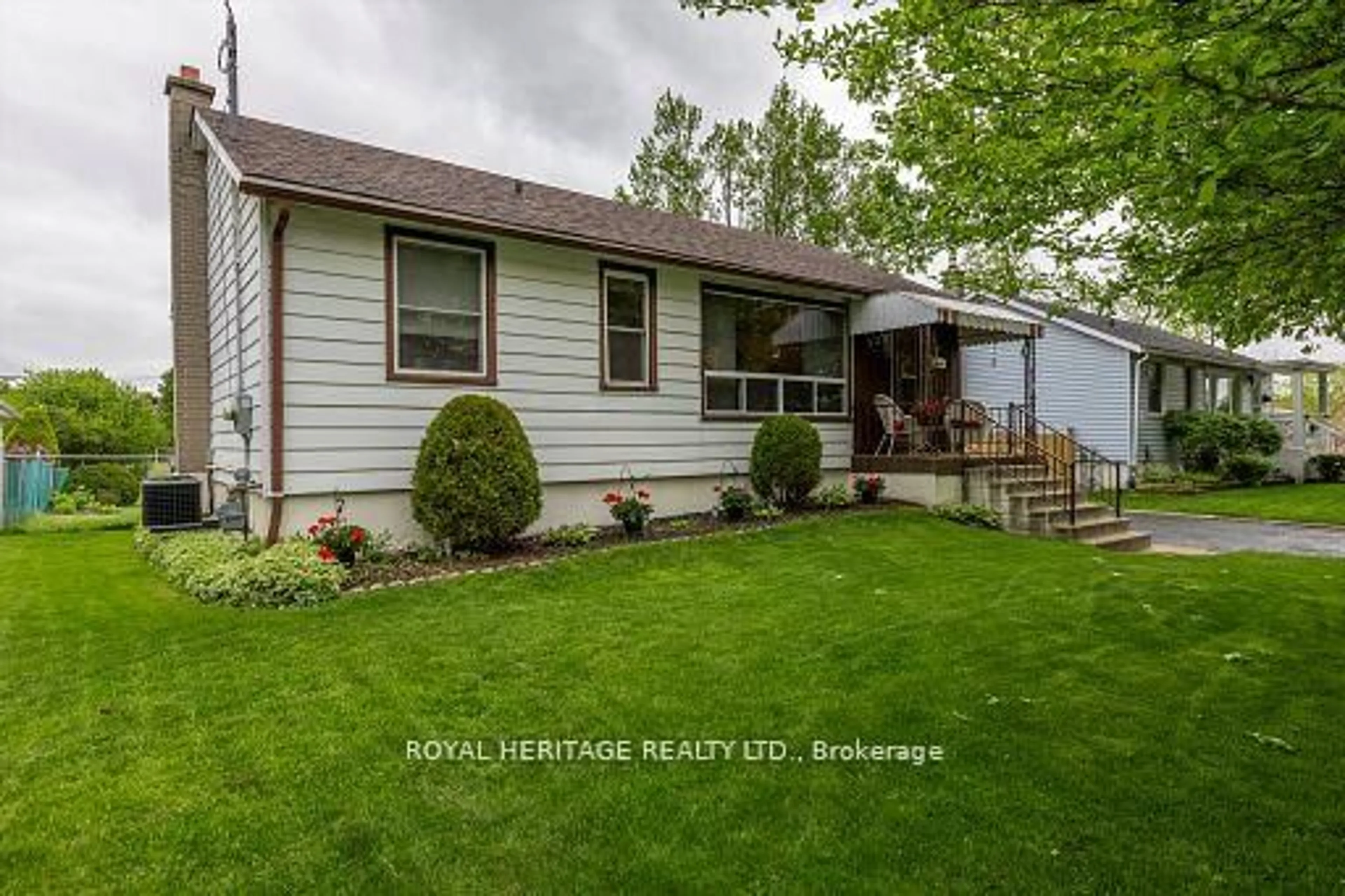 Home with vinyl exterior material, street for 126 Goodfellow Rd, Peterborough Central Ontario K9J 5X1