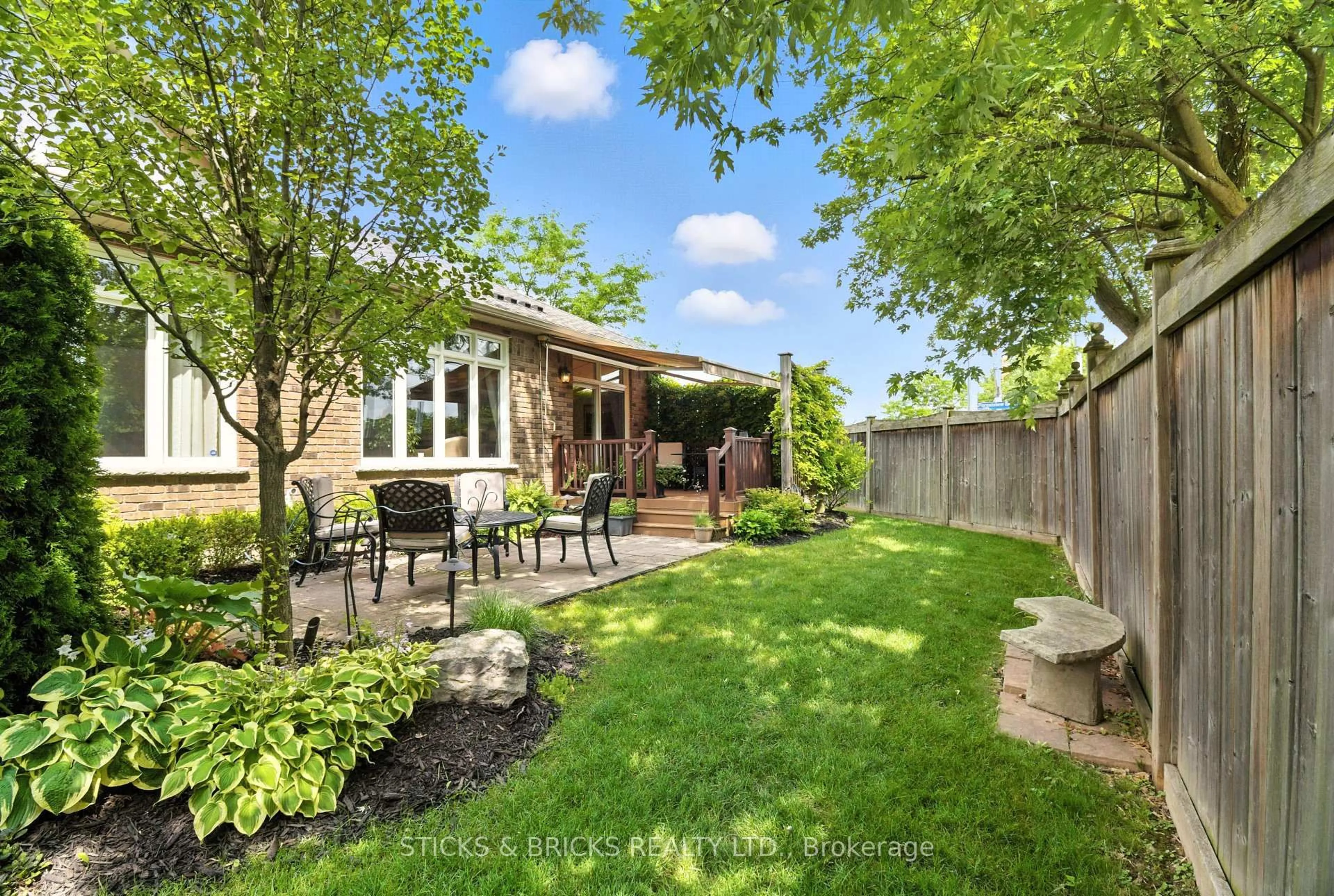 Patio, street for 6334 Desanka Ave #8, Niagara Falls Ontario L2H 0E4