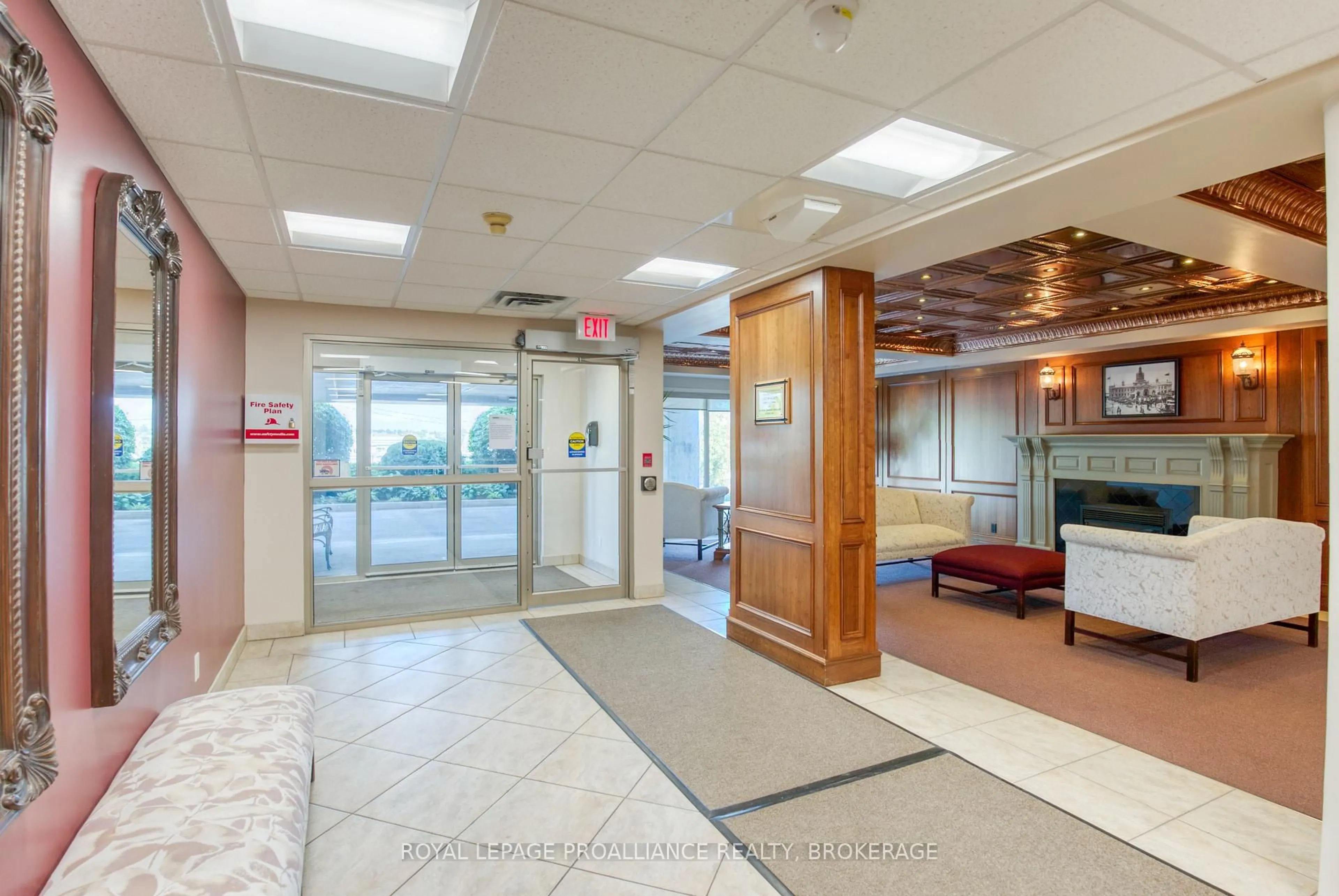 Indoor foyer for 350 Wellington St #503, Kingston Ontario K7K 7J7
