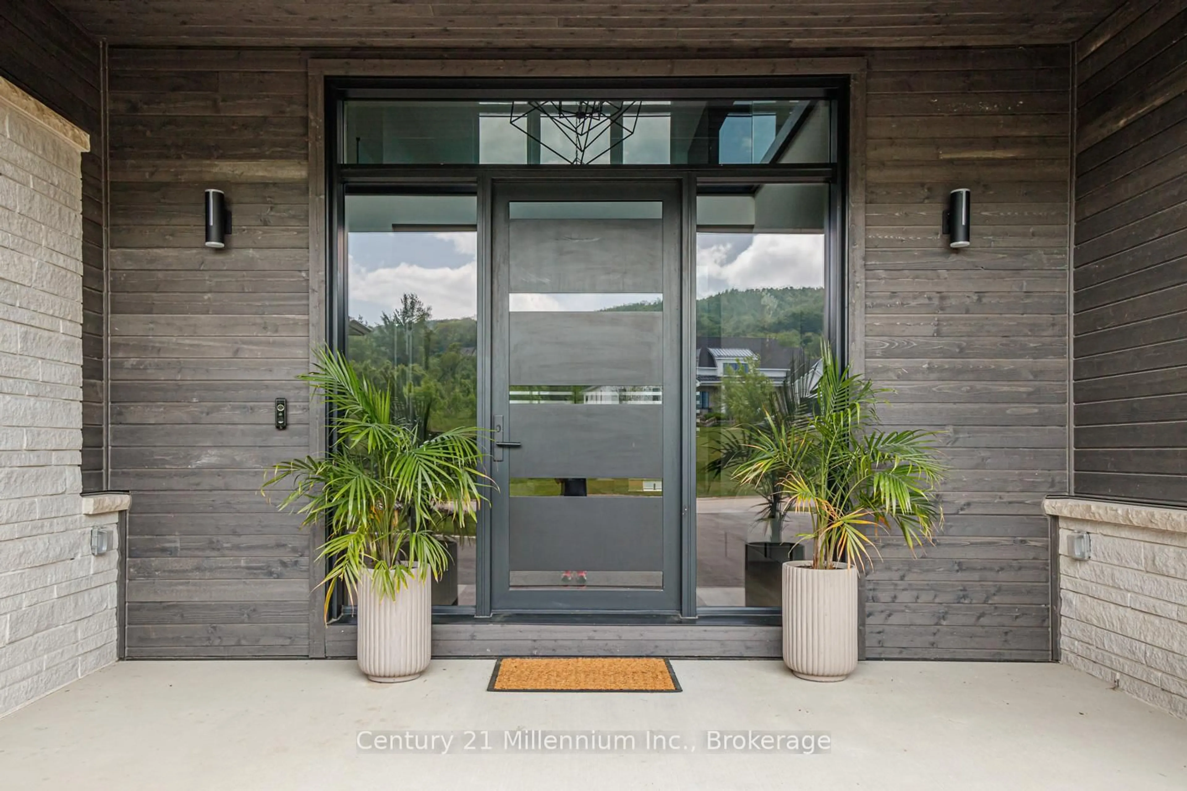 Indoor entryway for 113 George Mcrae Rd, Blue Mountains Ontario N0H 1J0