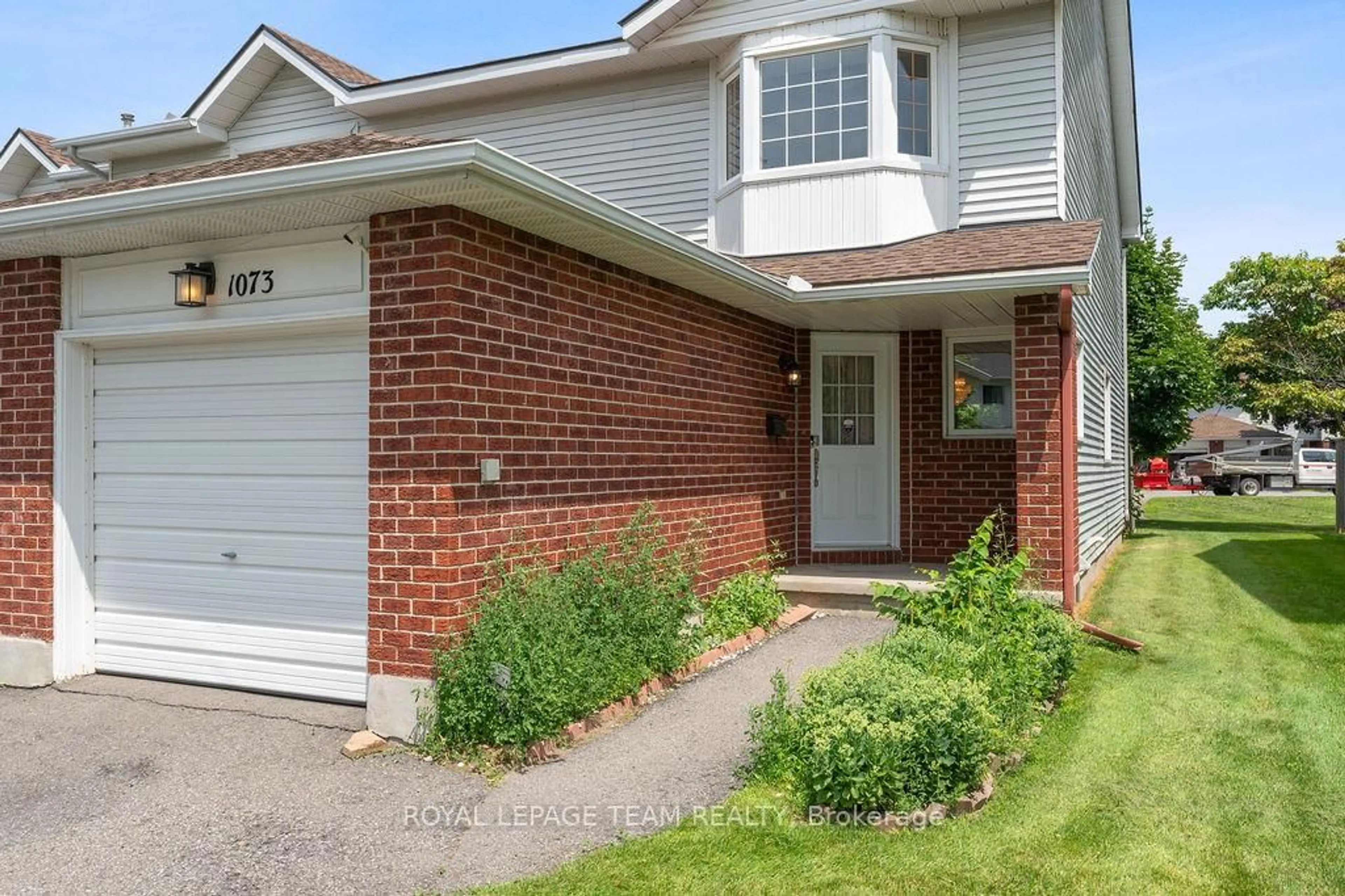 Home with brick exterior material, street for 1073 Ewing St, Ottawa Ontario K1G 4Y6