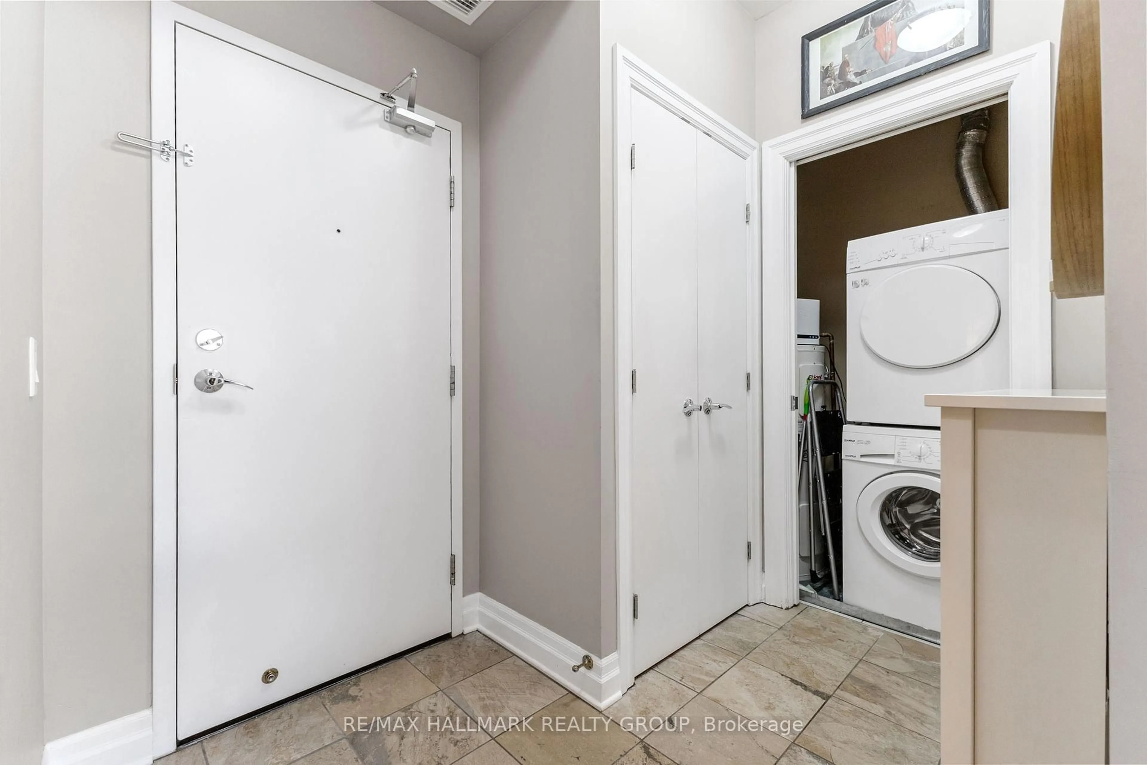 Unknown for 245 Kent St #504, Ottawa Ontario K2P 0A5
