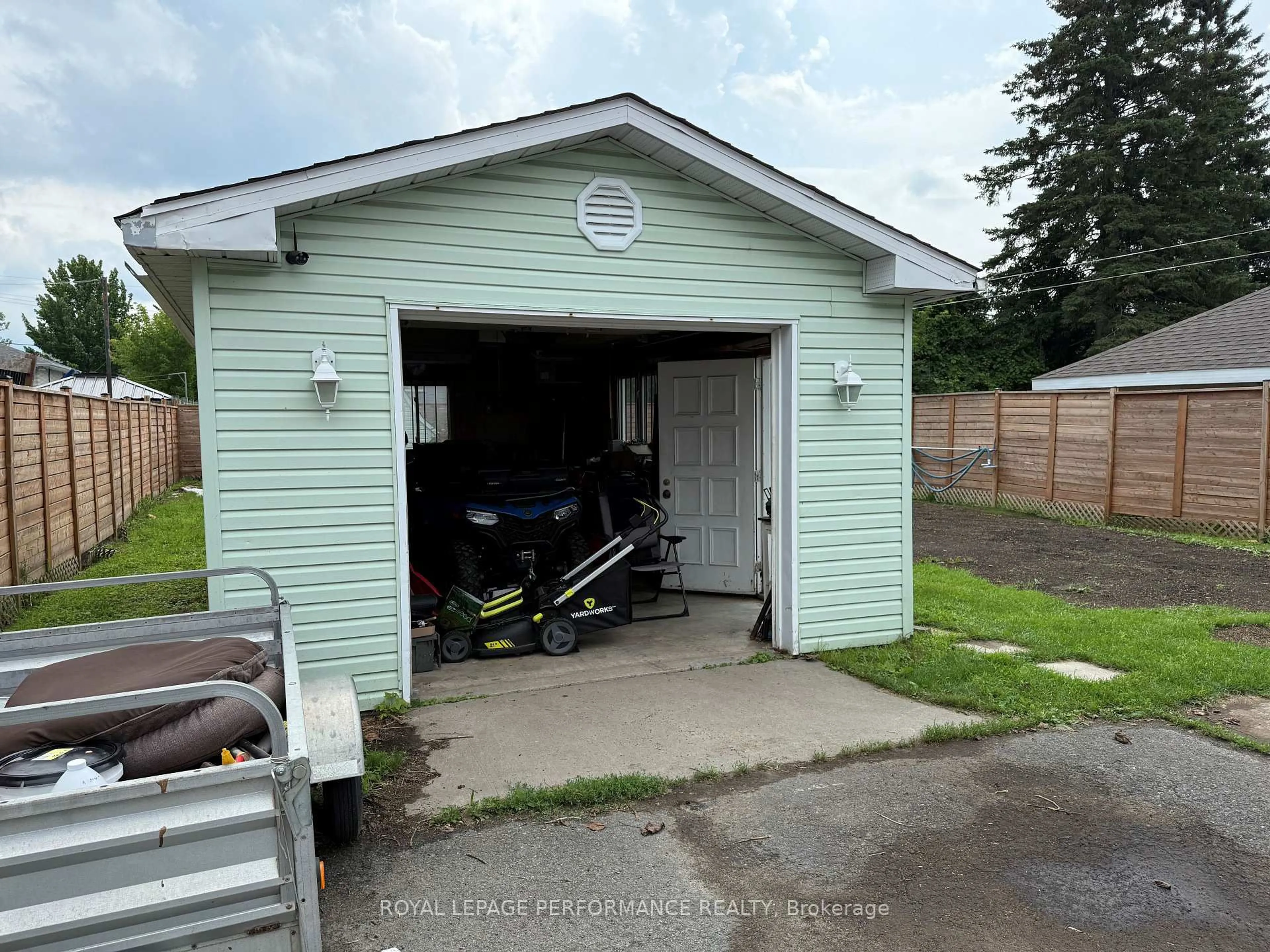 Indoor garage for 423 Champlain St, Hawkesbury Ontario K6A 2C3