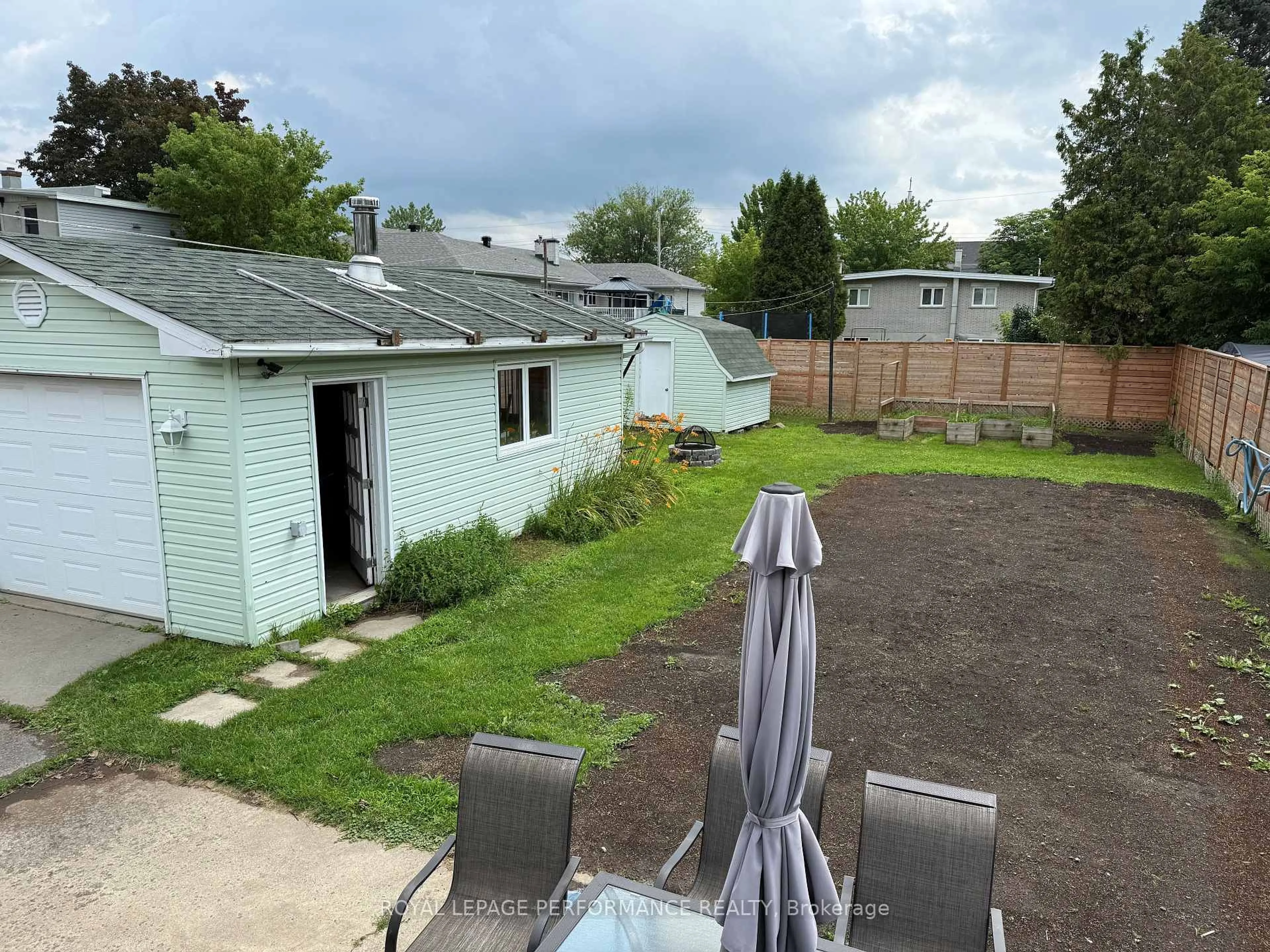 A pic from outside/outdoor area/front of a property/back of a property/a pic from drone, street for 423 Champlain St, Hawkesbury Ontario K6A 2C3