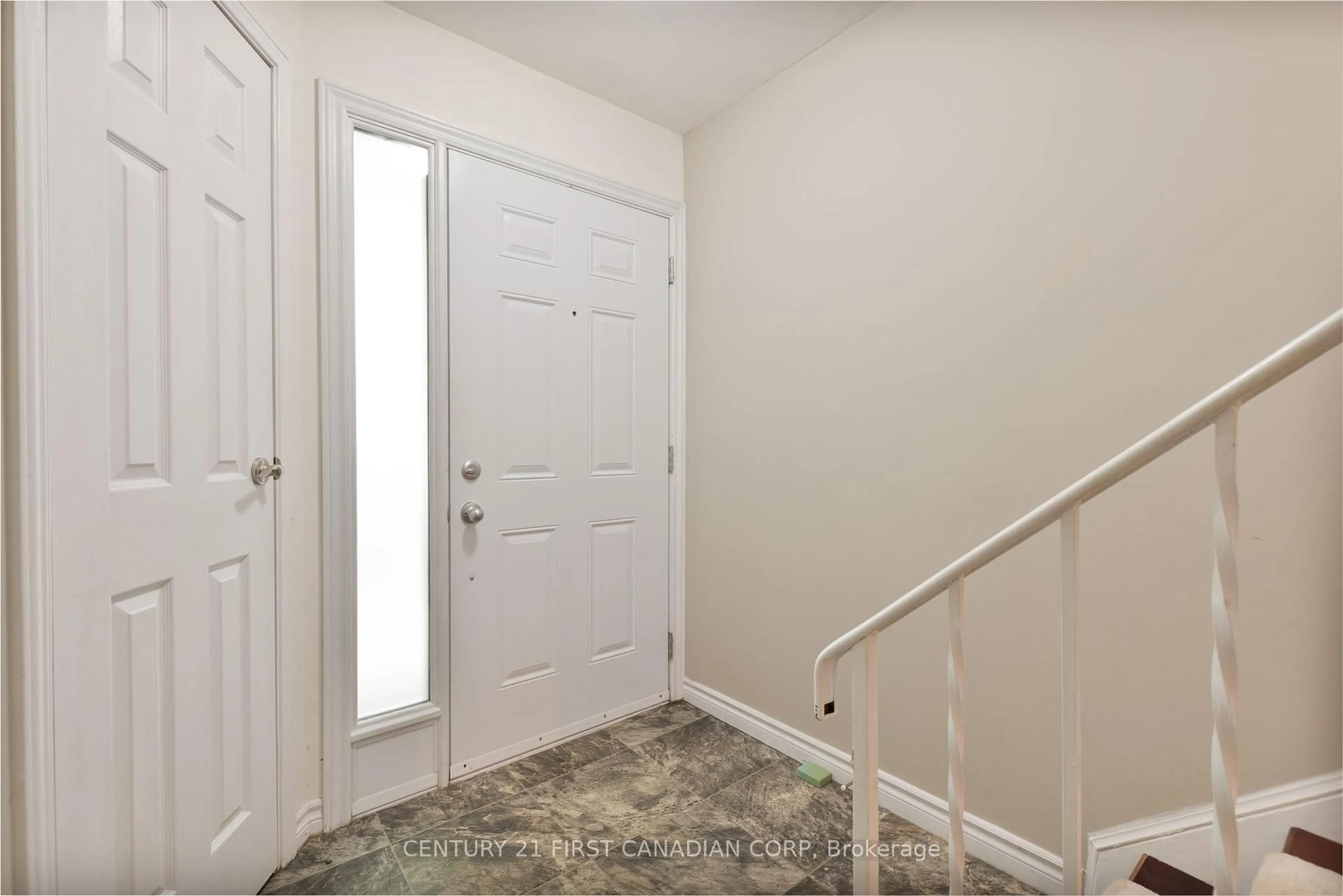 Indoor entryway for 159 Sandringham Cres #100, London South Ontario N6C 5A9