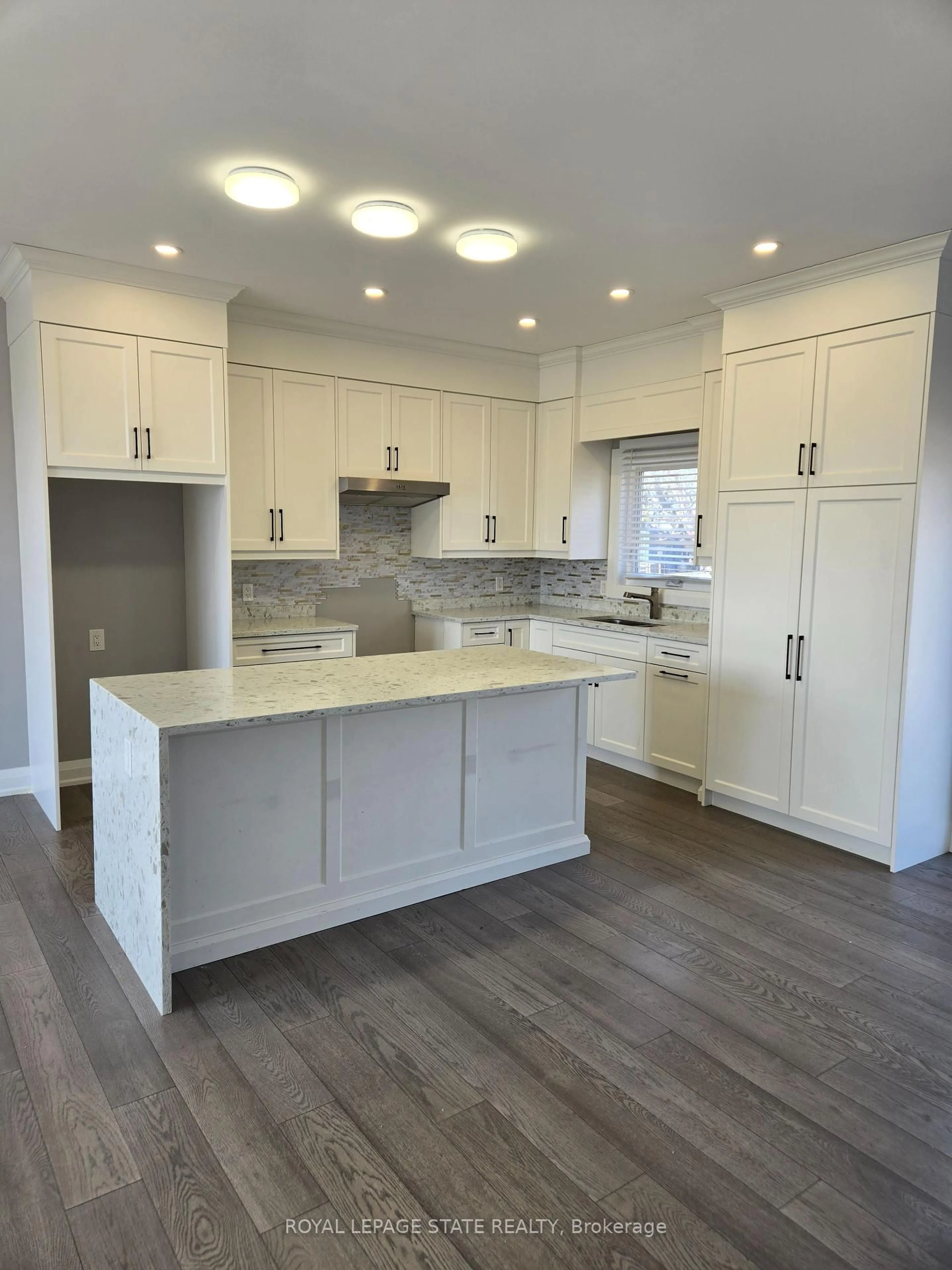 Open concept kitchen, unknown for 41 Amelia St, Port Colborne Ontario L3K 2K8