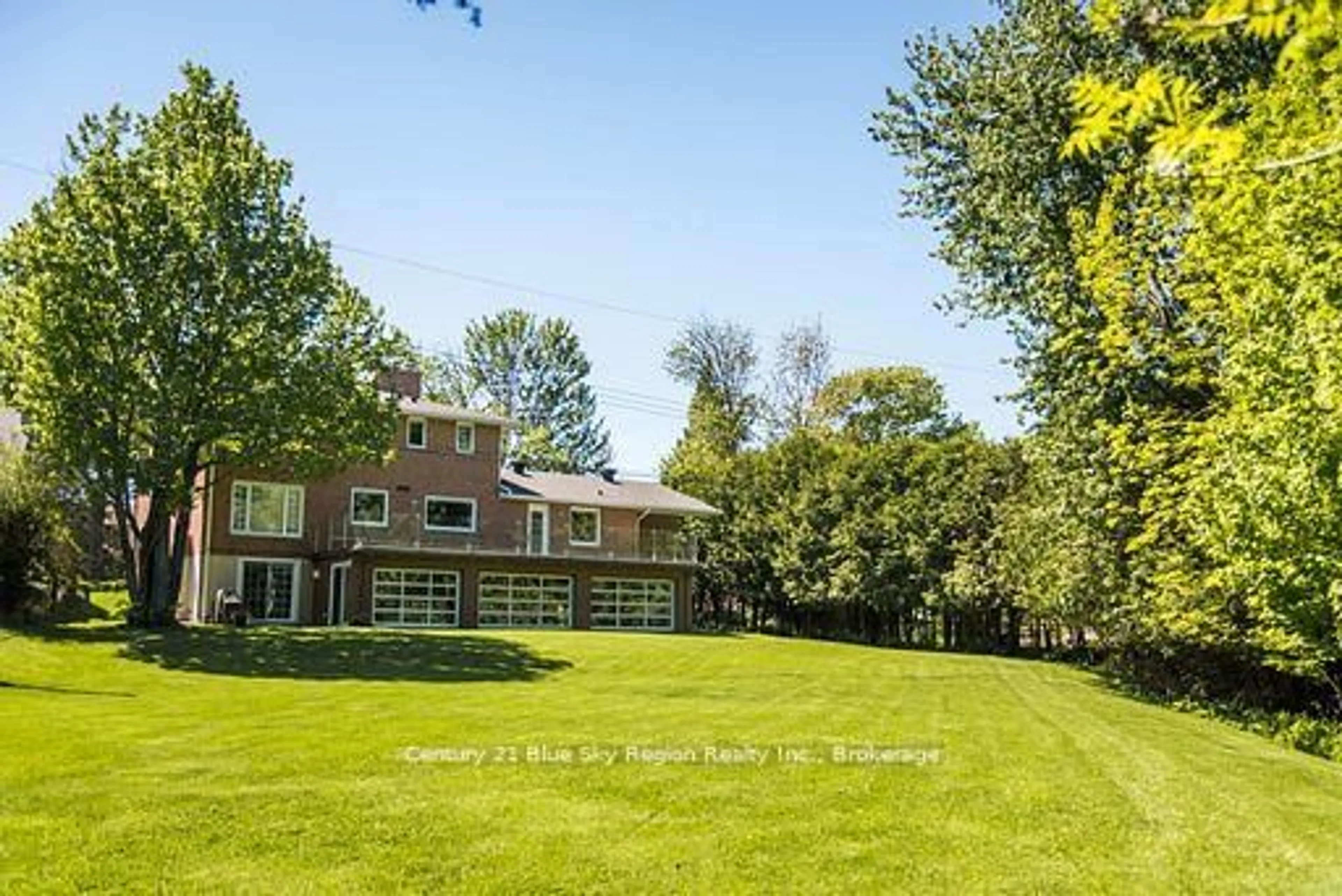 A pic from outside/outdoor area/front of a property/back of a property/a pic from drone, unknown for 614 Guinevere Crt, North Bay Ontario P1A 3N9