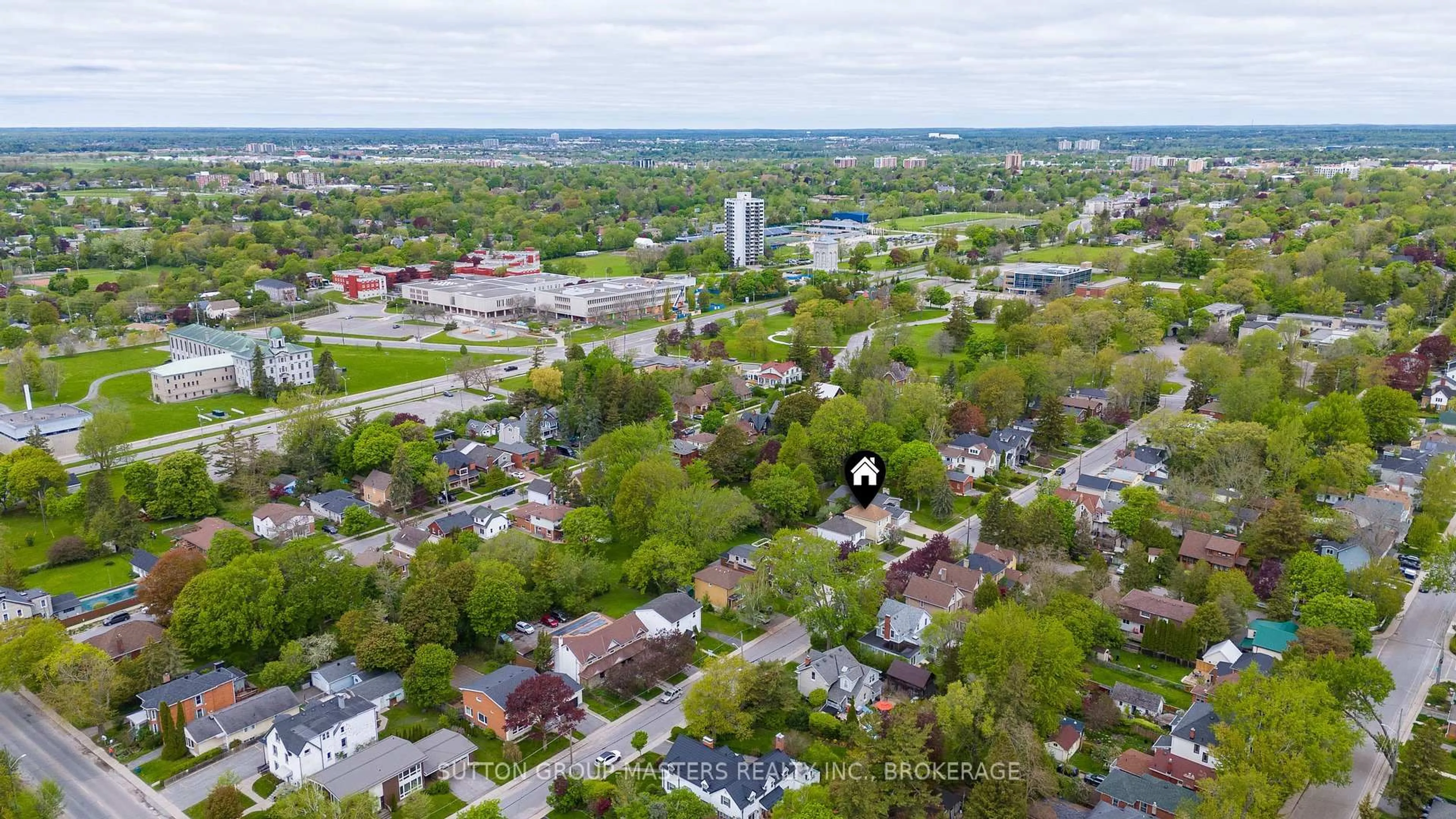 A pic from outside/outdoor area/front of a property/back of a property/a pic from drone, street for 52 Pembroke St, Kingston Ontario K7L 4N4