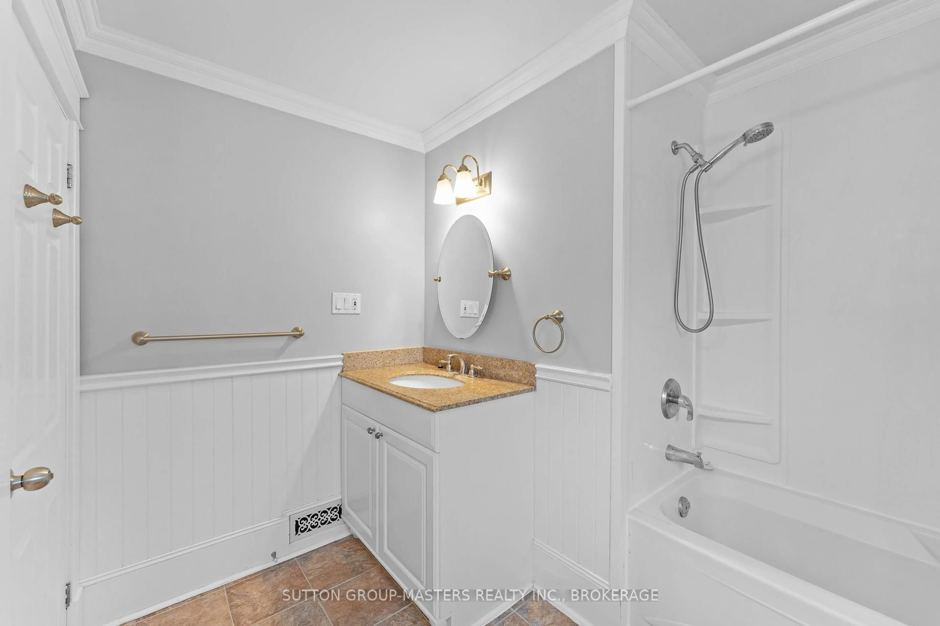Standard bathroom, ceramic/tile floor for 52 Pembroke St, Kingston Ontario K7L 4N4
