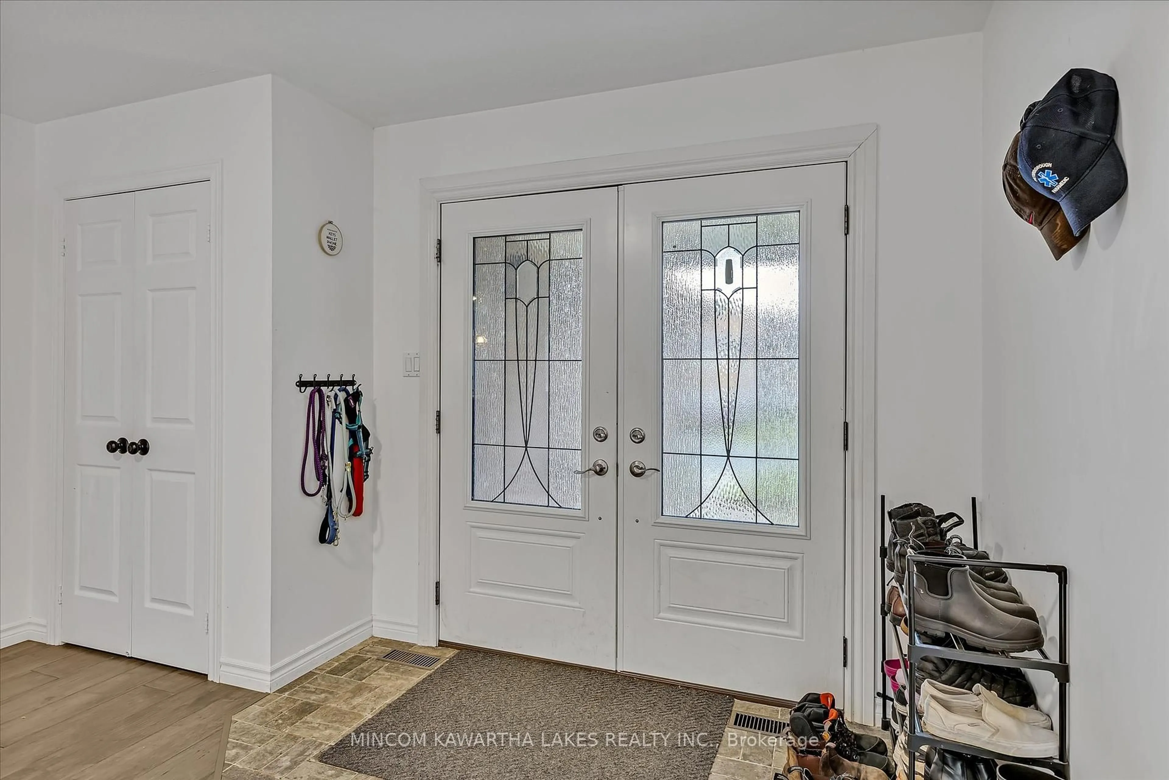 Indoor entryway for 557 Westman Ave, Peterborough West Ontario K9K 2E6
