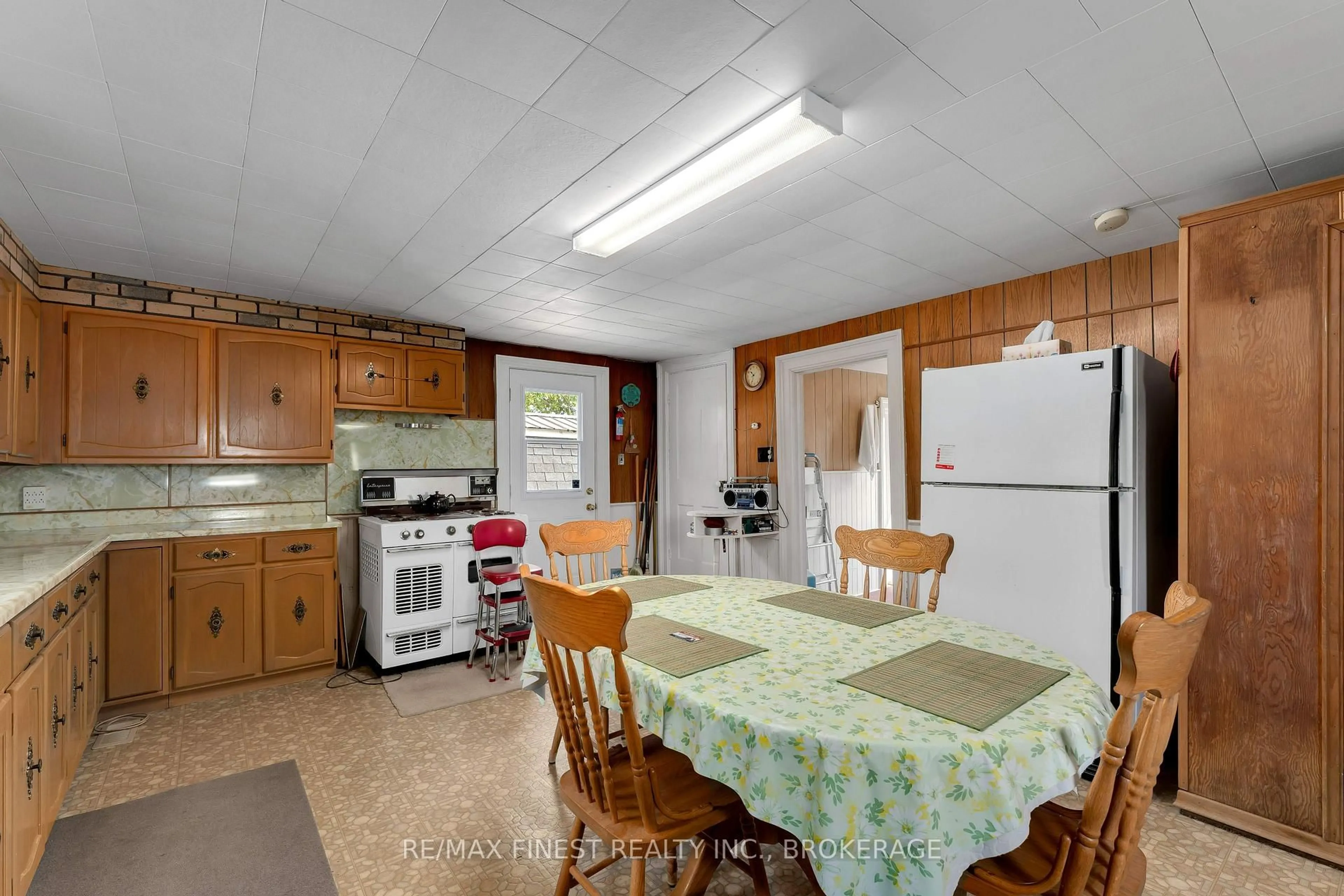 Standard kitchen, unknown for 291 Hambly Rd, Napanee Ontario K7R 3K8