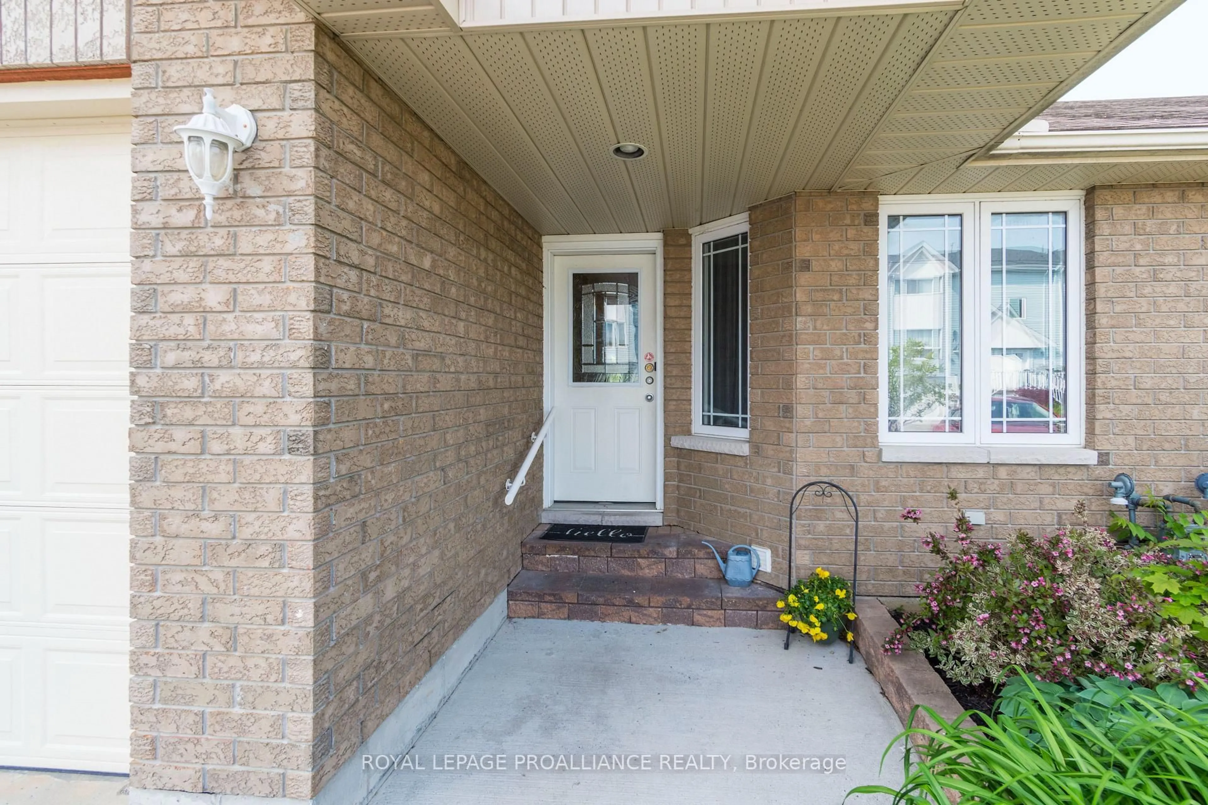 Indoor entryway for 15D Gross St, Brighton Ontario K0K 1H0