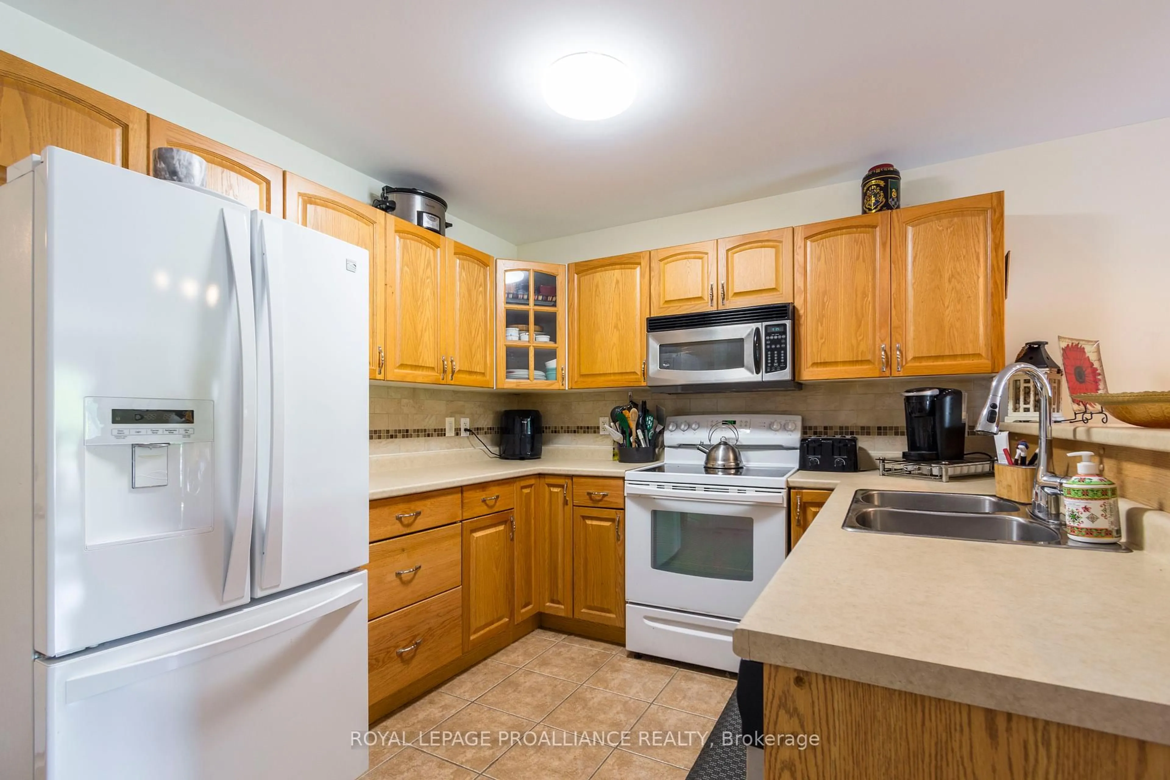 Standard kitchen, unknown for 15D Gross St, Brighton Ontario K0K 1H0