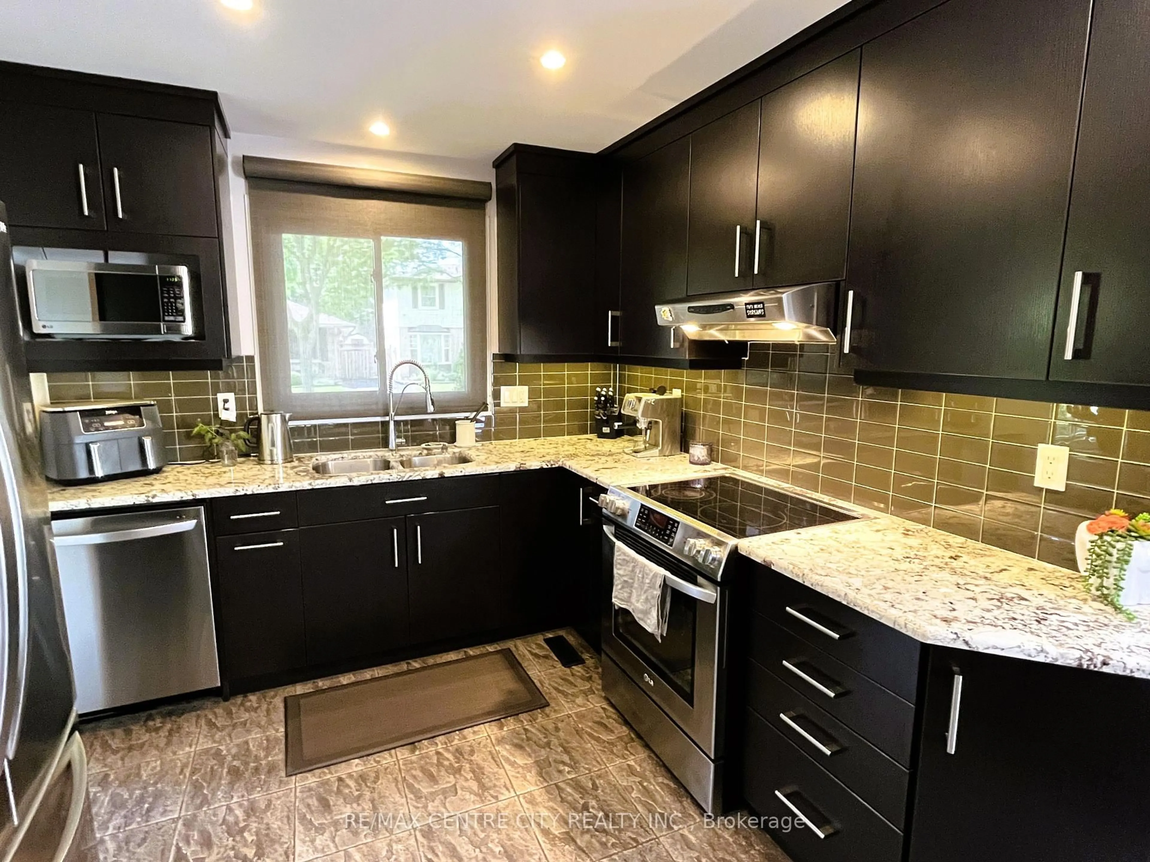 Contemporary kitchen, ceramic/tile floor for 15 Speight Cres, London East Ontario N5V 3W2