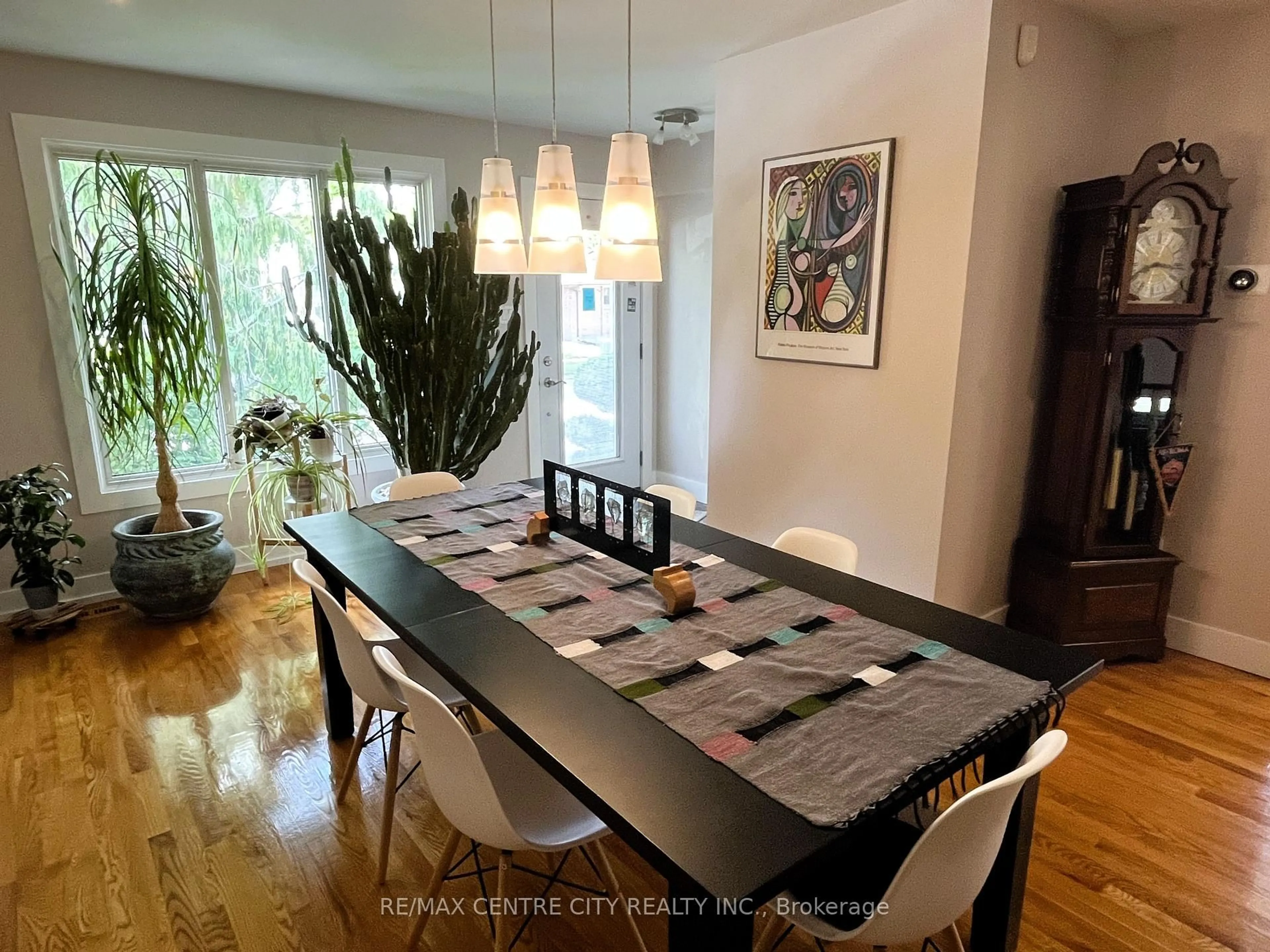Dining room, wood/laminate floor for 15 Speight Cres, London East Ontario N5V 3W2