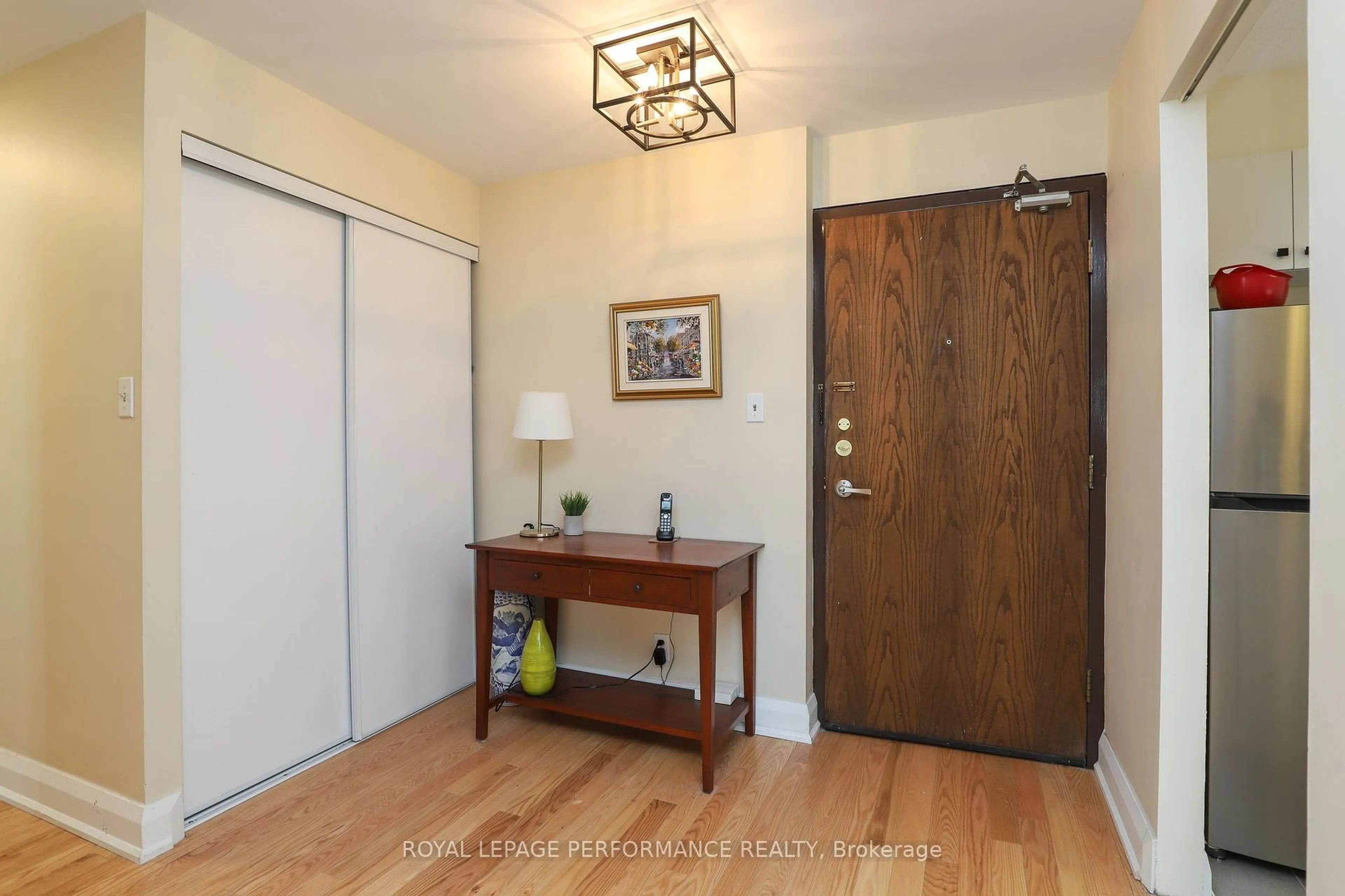 Indoor entryway for 151 Bay St #802, Ottawa Ontario K1R 7T2