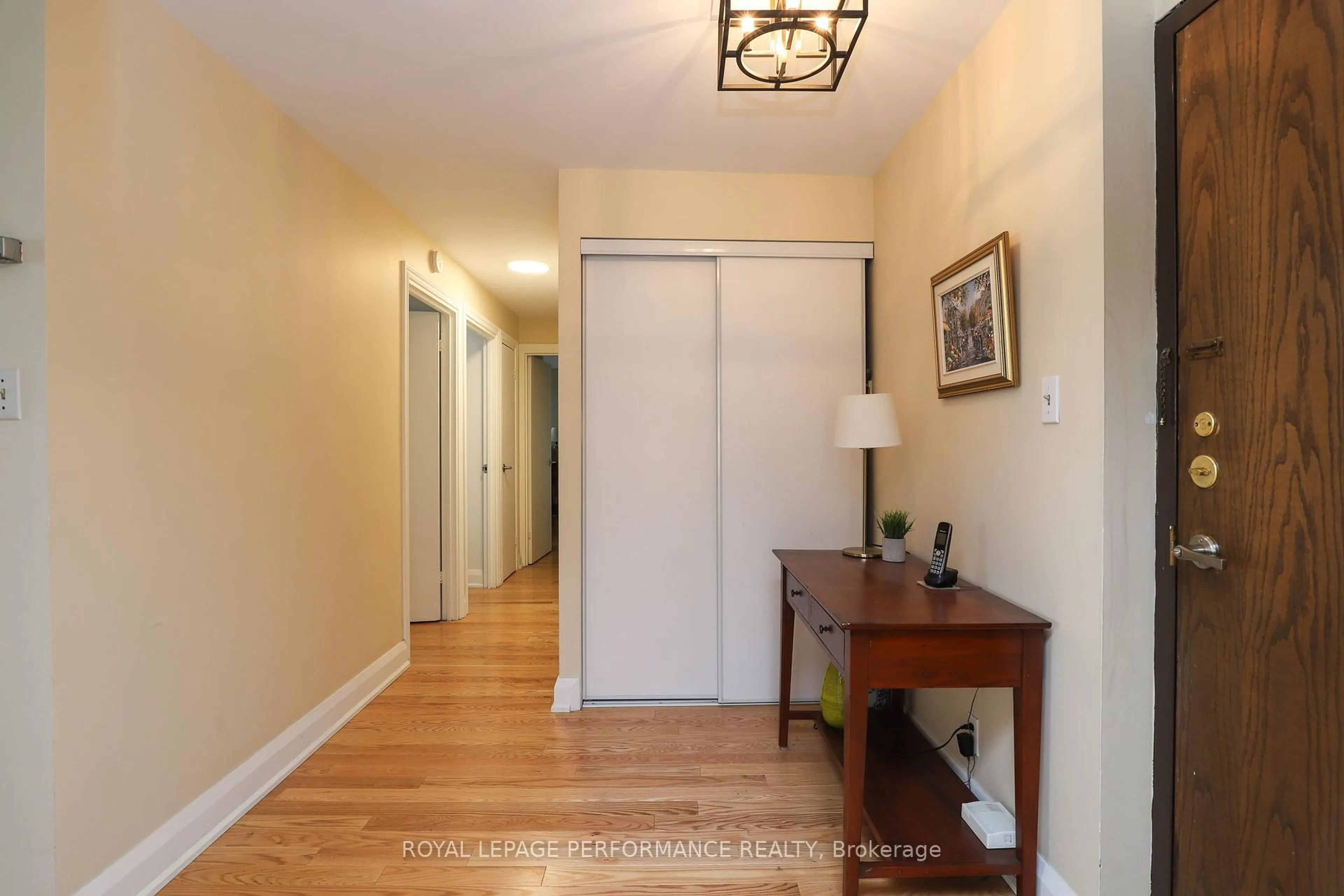 Indoor entryway for 151 Bay St #802, Ottawa Ontario K1R 7T2